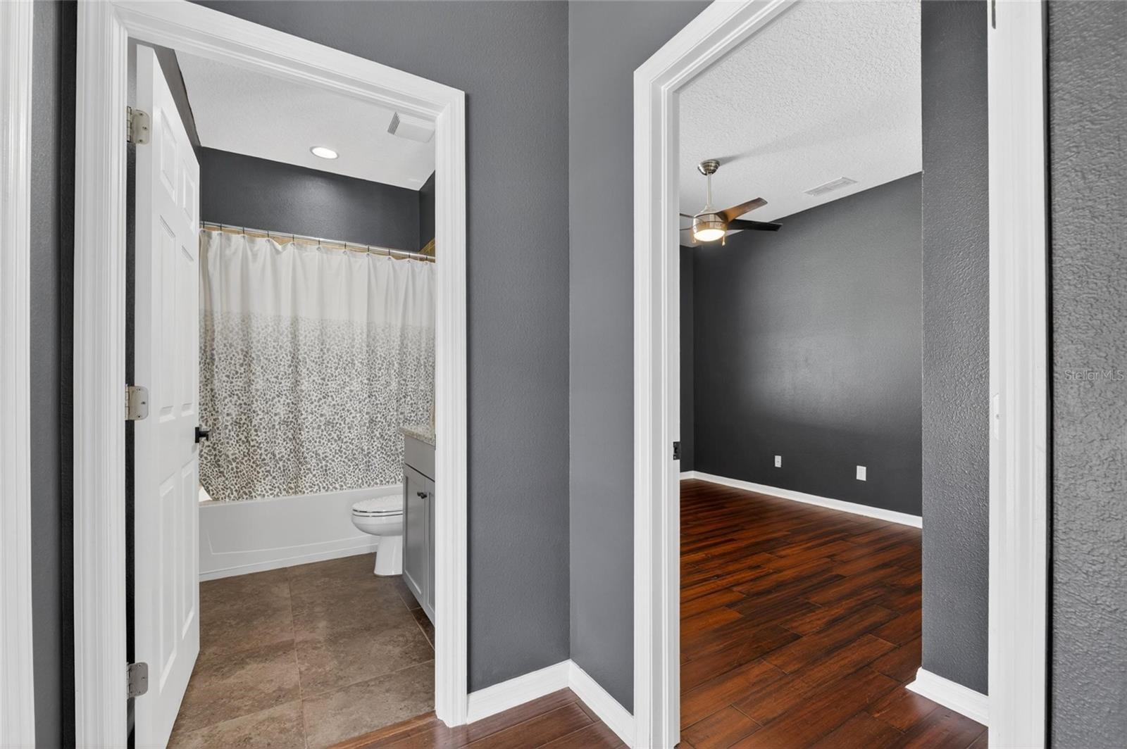 Listing photo id 17 for 11807 Harpswell Drive