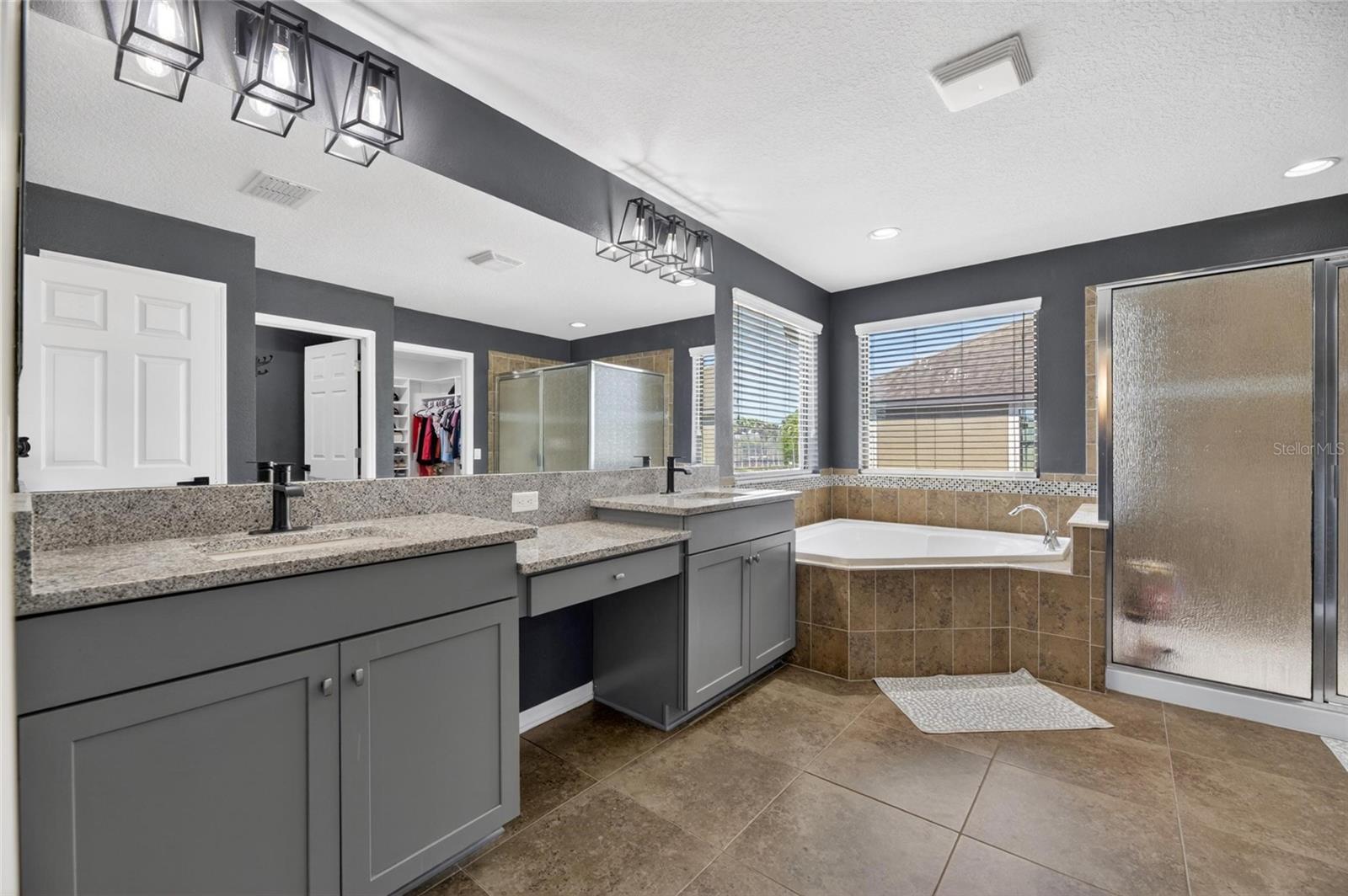 Listing photo id 25 for 11807 Harpswell Drive