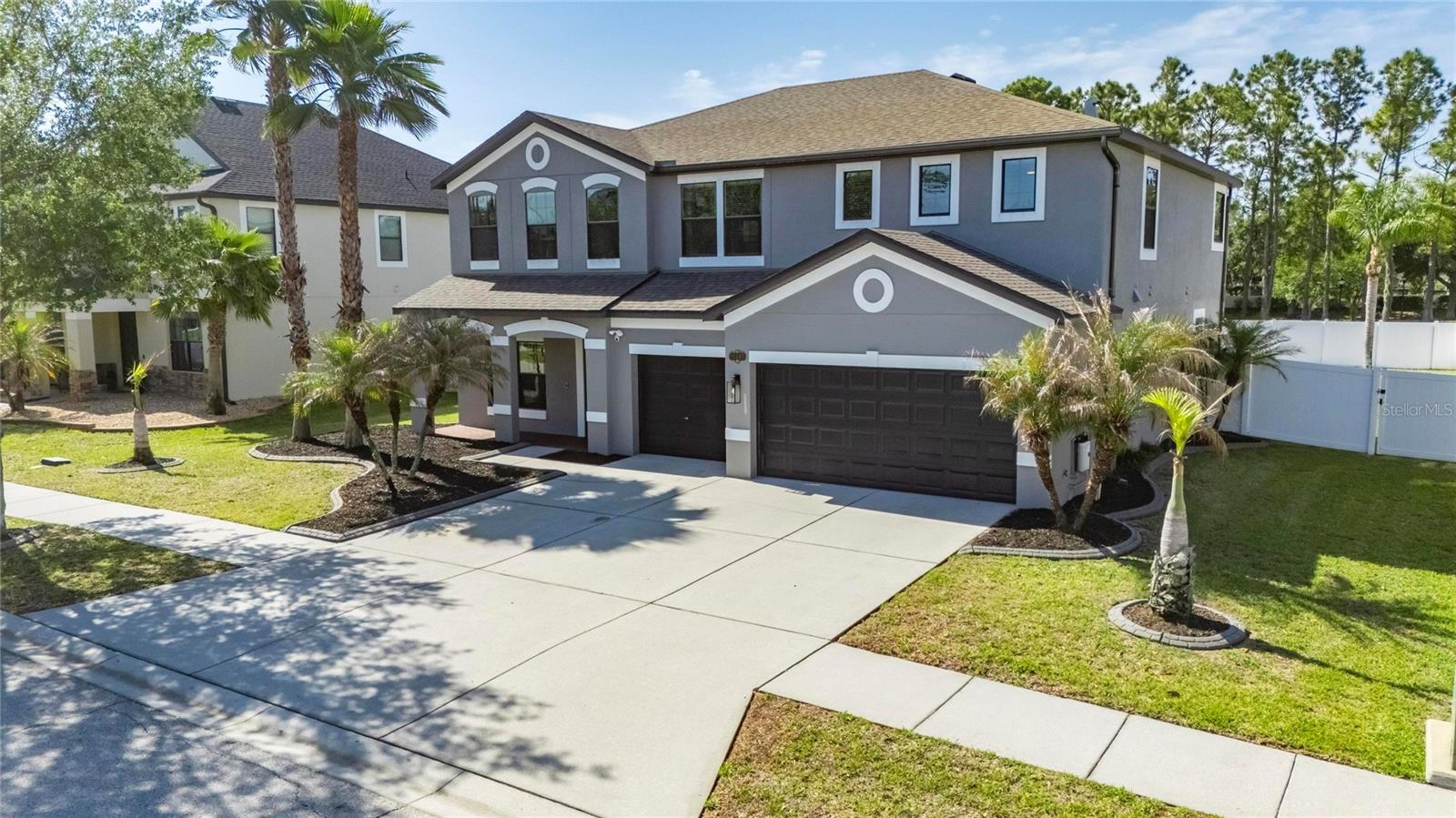 Listing photo id 1 for 11807 Harpswell Drive