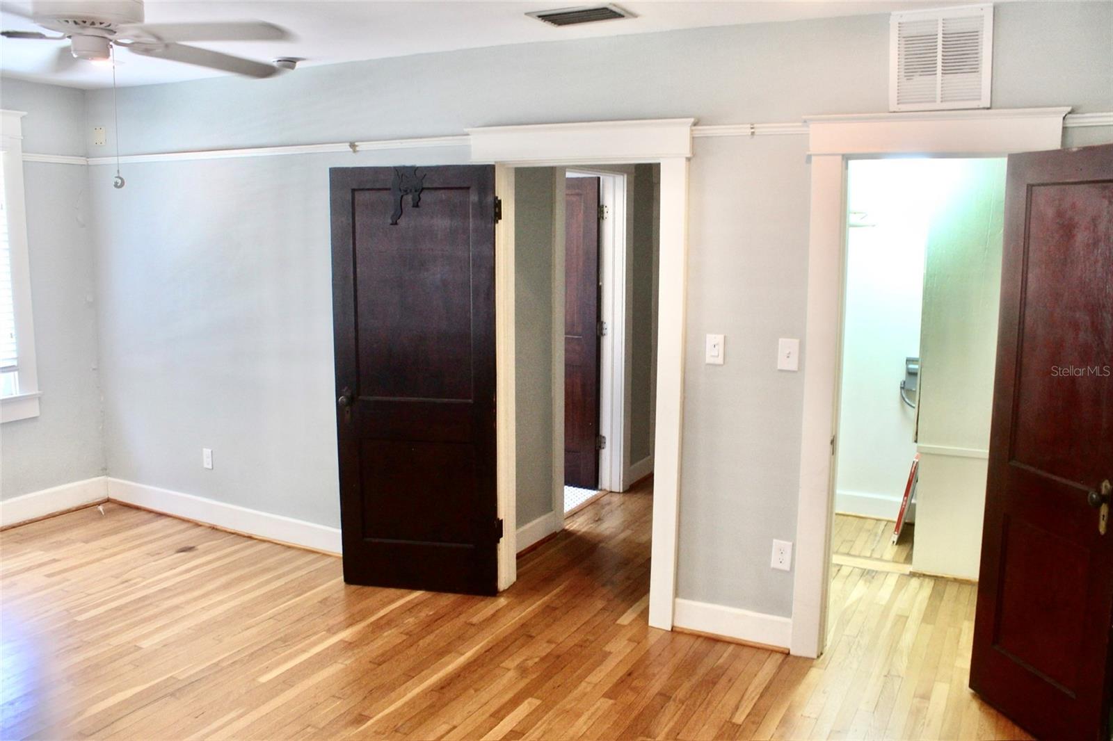 Image 10 of 22 For 701 Swann Avenue 1