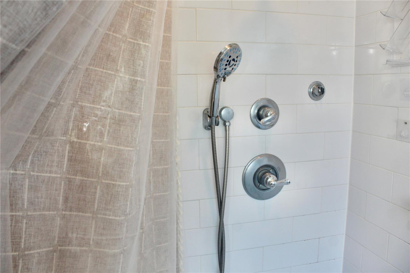 Image 13 of 22 For 701 Swann Avenue 1