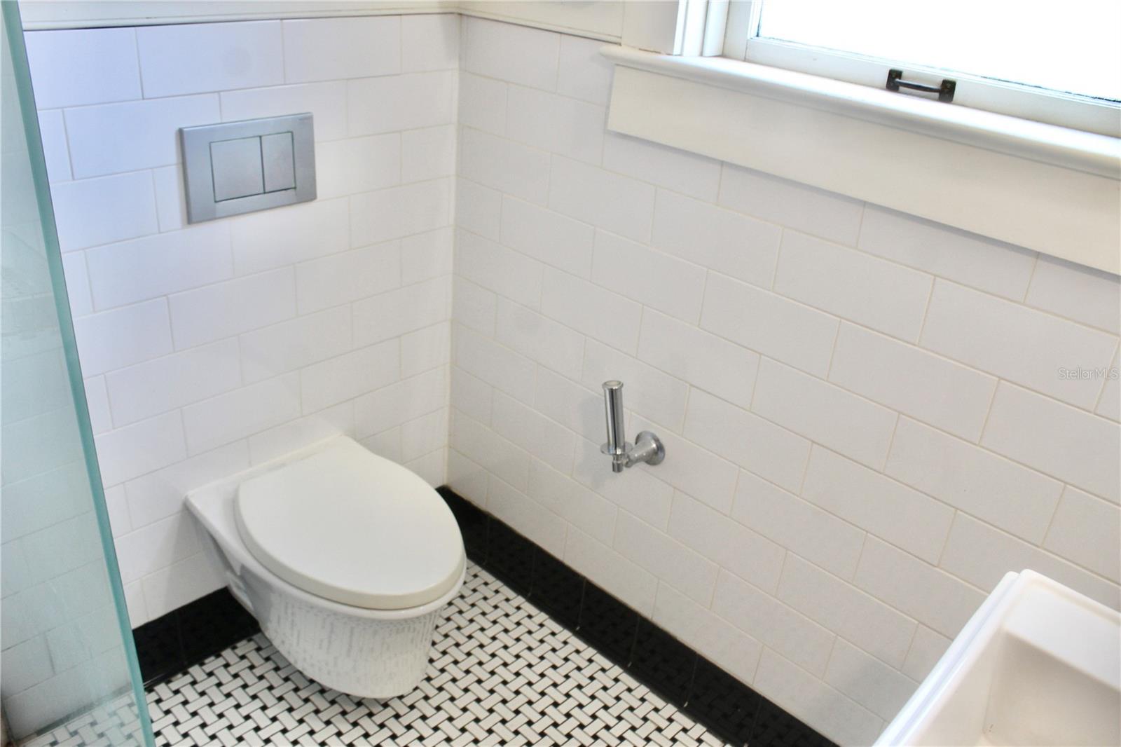 Image 14 of 22 For 701 Swann Avenue 1