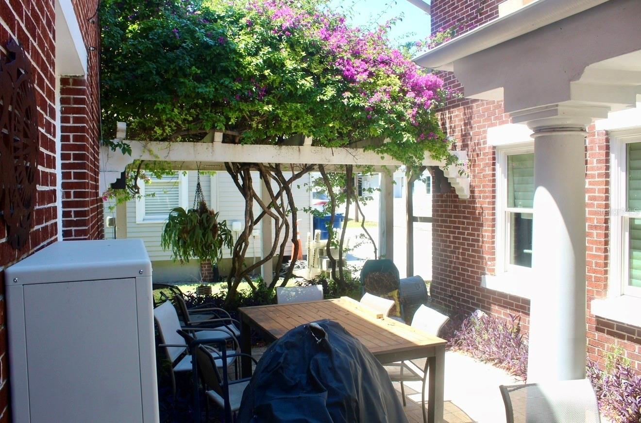 Image 19 of 22 For 701 Swann Avenue 1