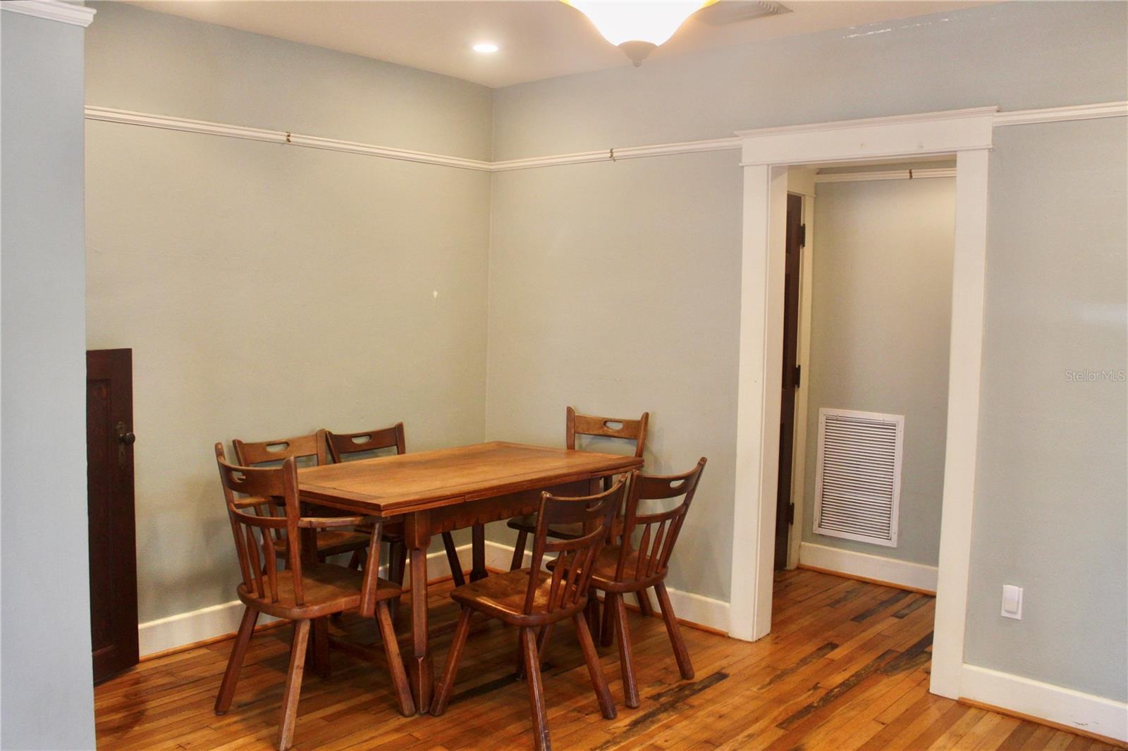 Image 6 of 22 For 701 Swann Avenue 1