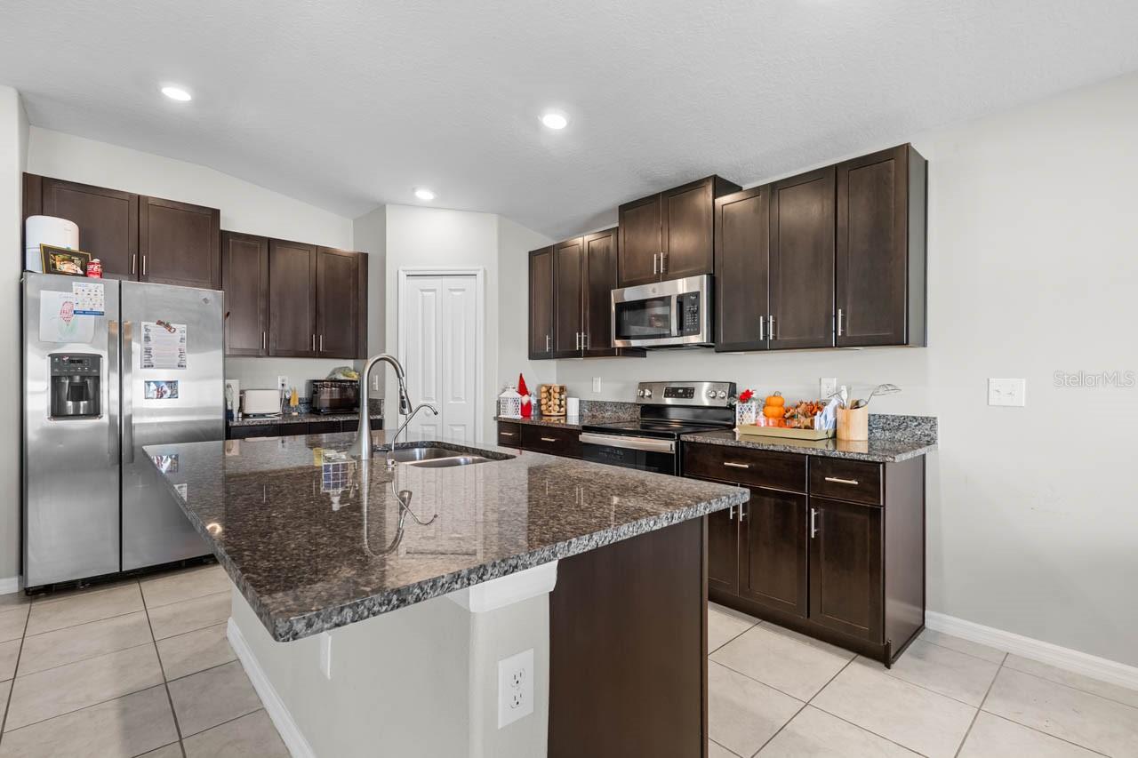 Image 6 of 32 For 889 Calico Scallop Street