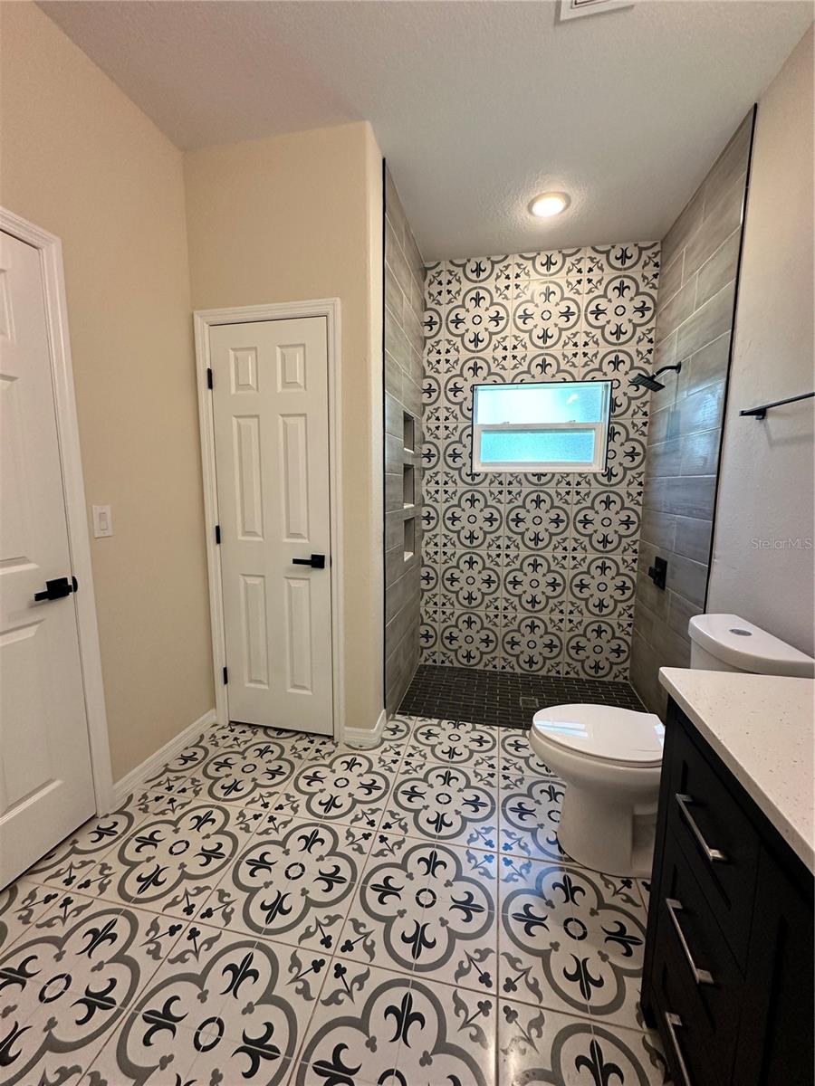 Image 11 of 32 For 1404 Lowry Avenue E