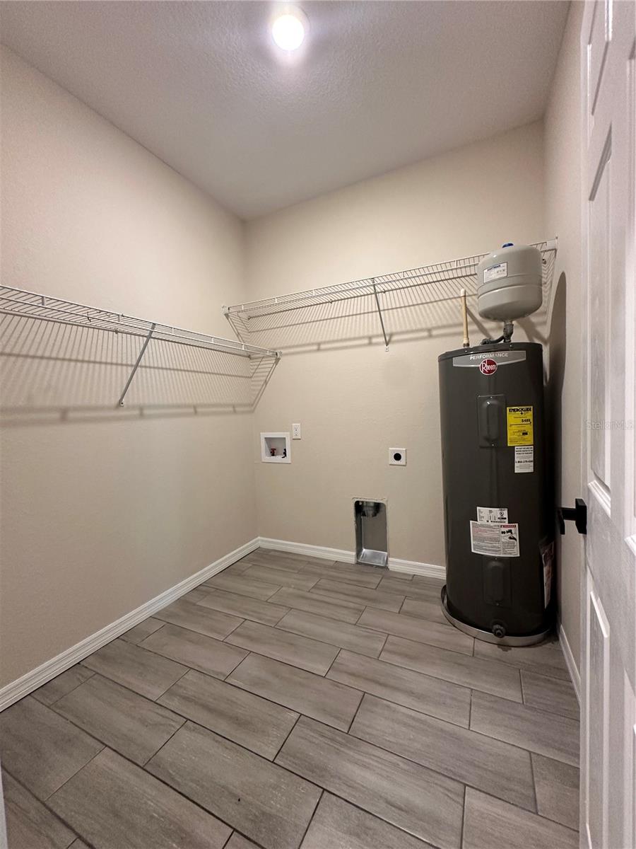 Image 16 of 32 For 1404 Lowry Avenue E