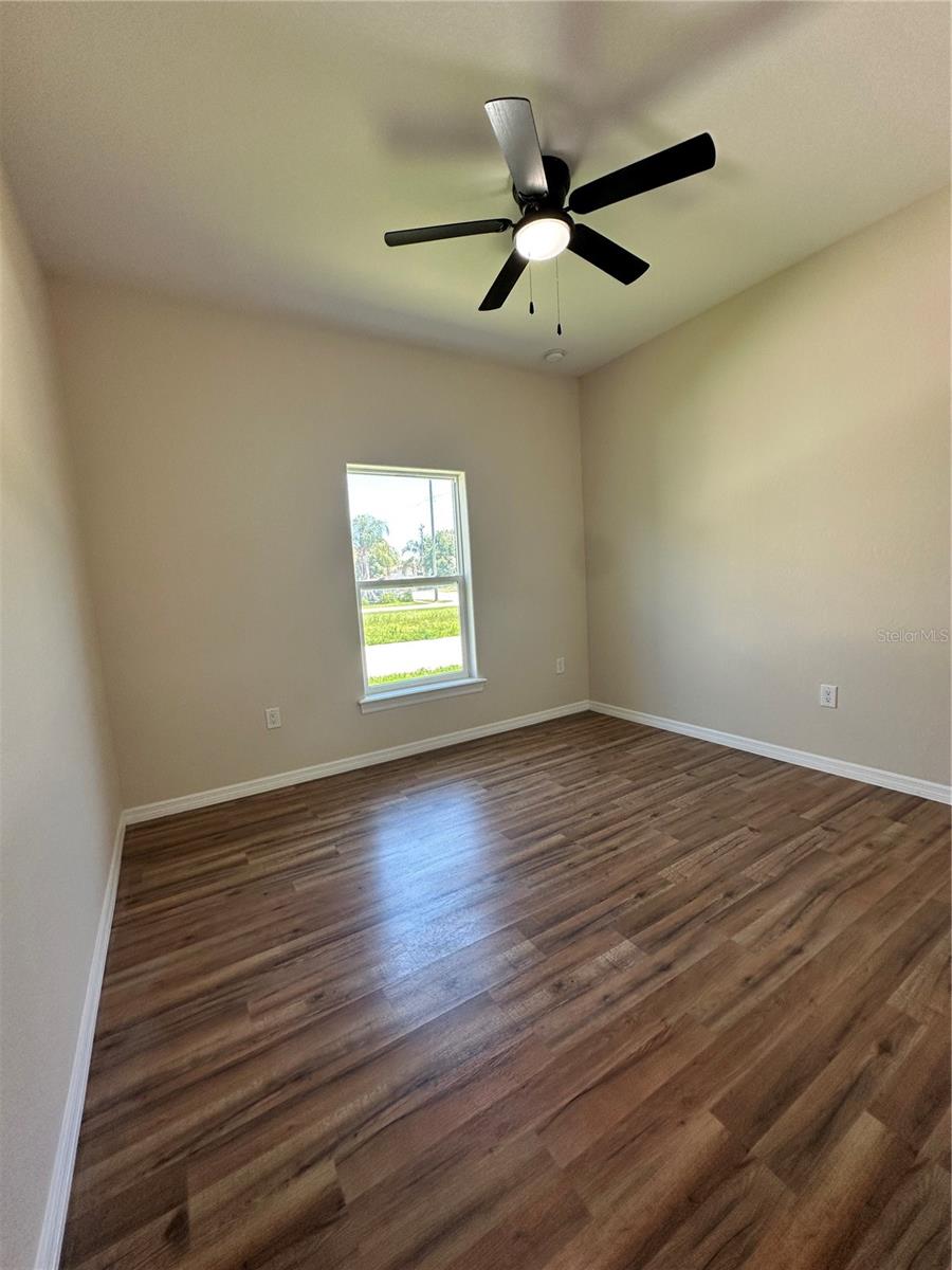 Image 17 of 32 For 1404 Lowry Avenue E