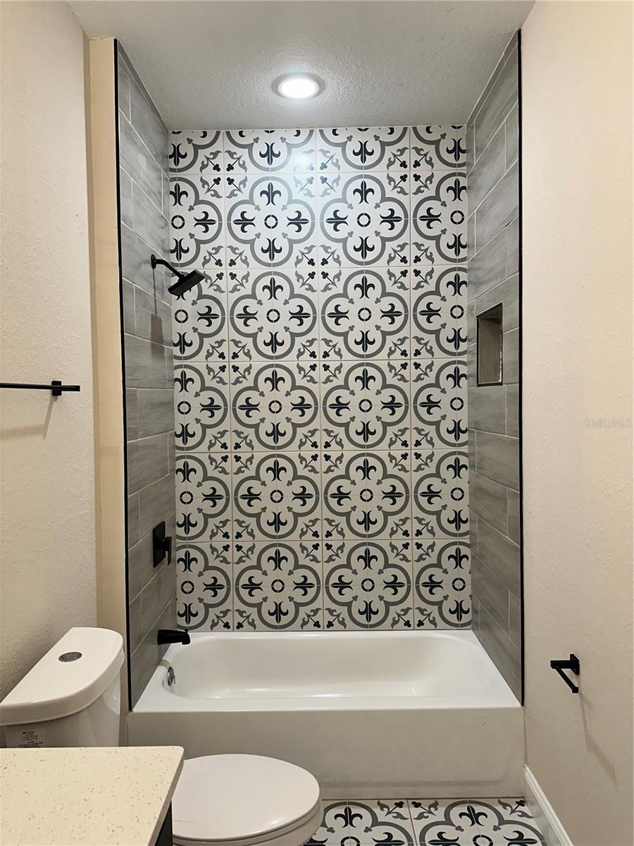 Image 18 of 32 For 1404 Lowry Avenue E