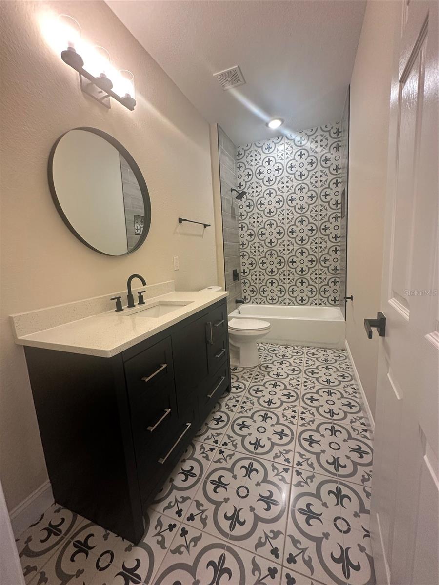 Image 19 of 32 For 1404 Lowry Avenue E