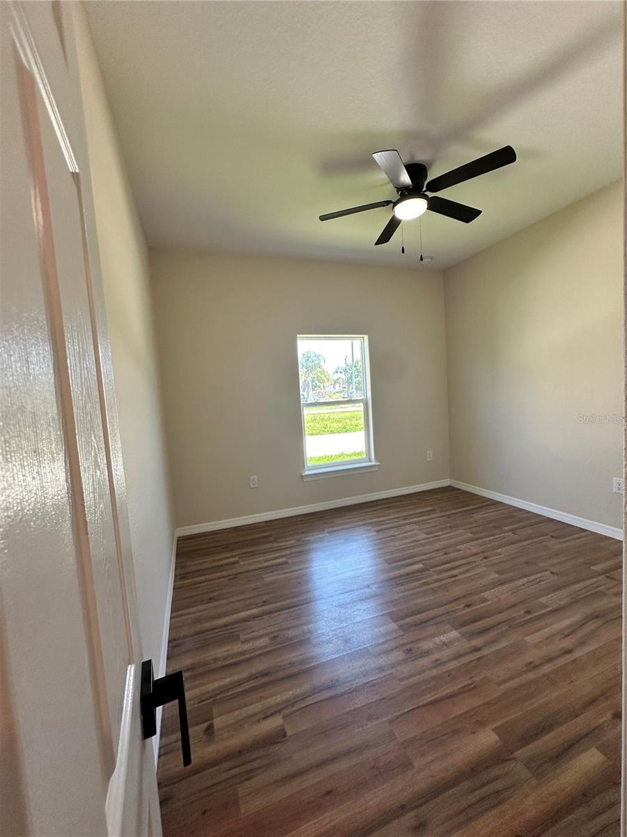 Image 21 of 32 For 1404 Lowry Avenue E