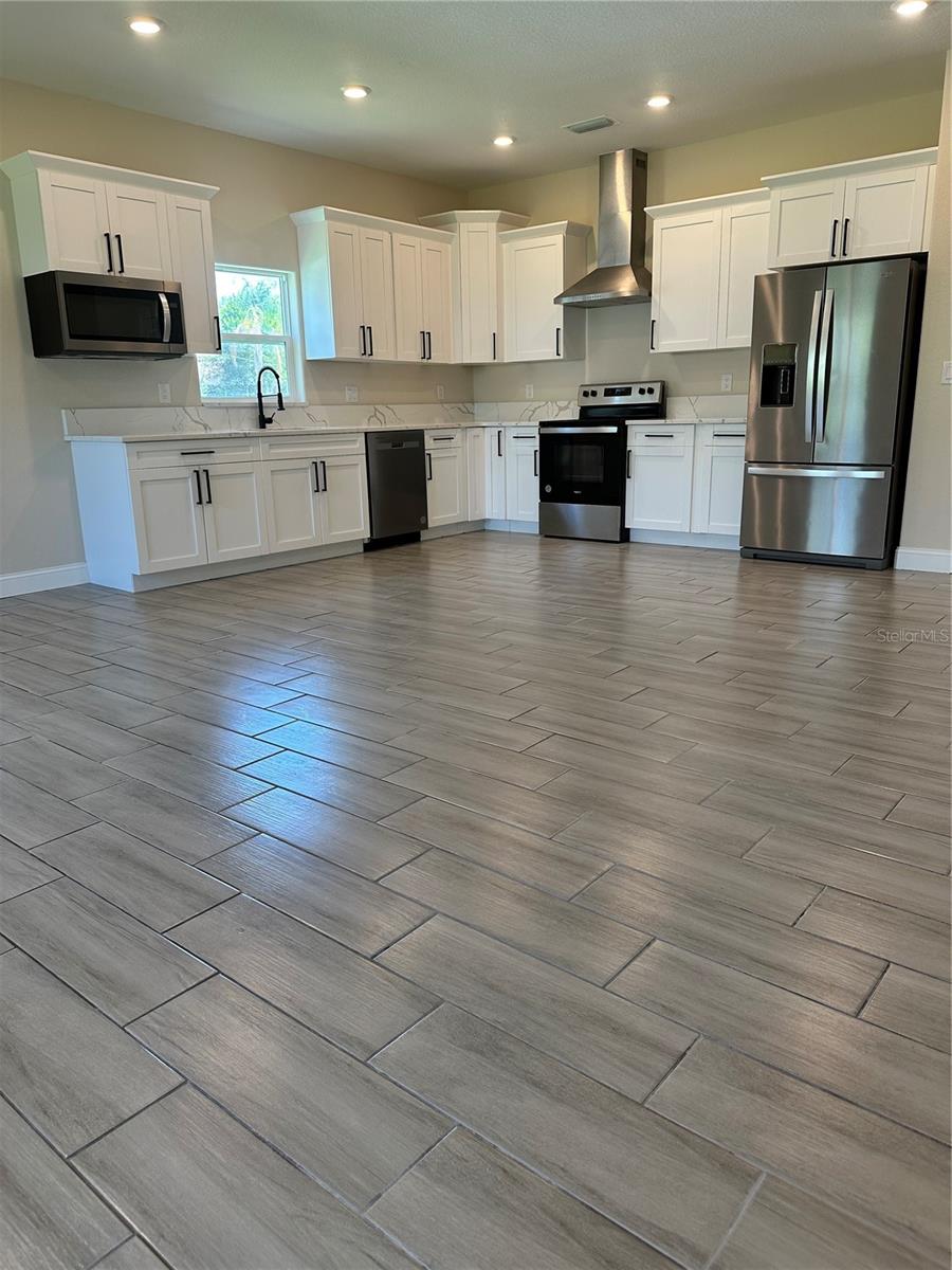 Image 23 of 32 For 1404 Lowry Avenue E