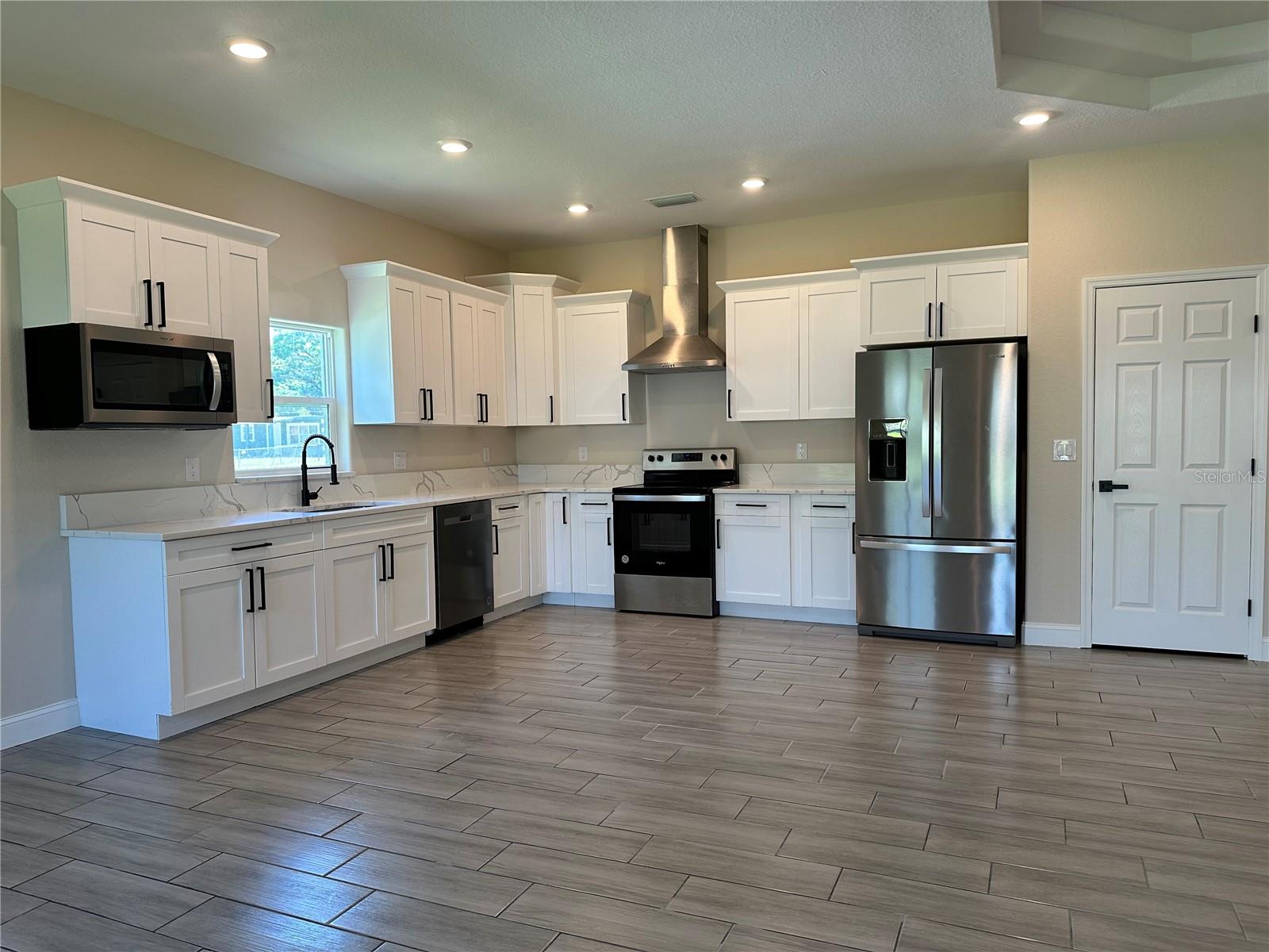 Image 25 of 32 For 1404 Lowry Avenue E