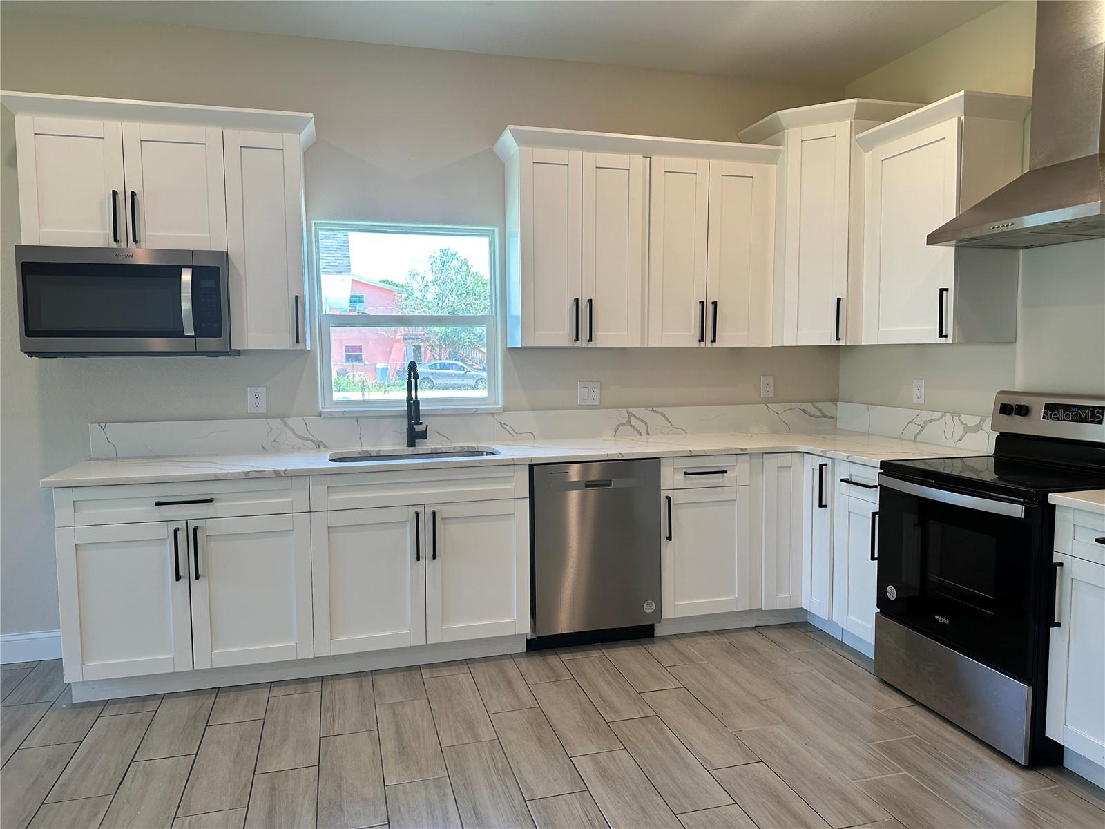 Image 26 of 32 For 1404 Lowry Avenue E