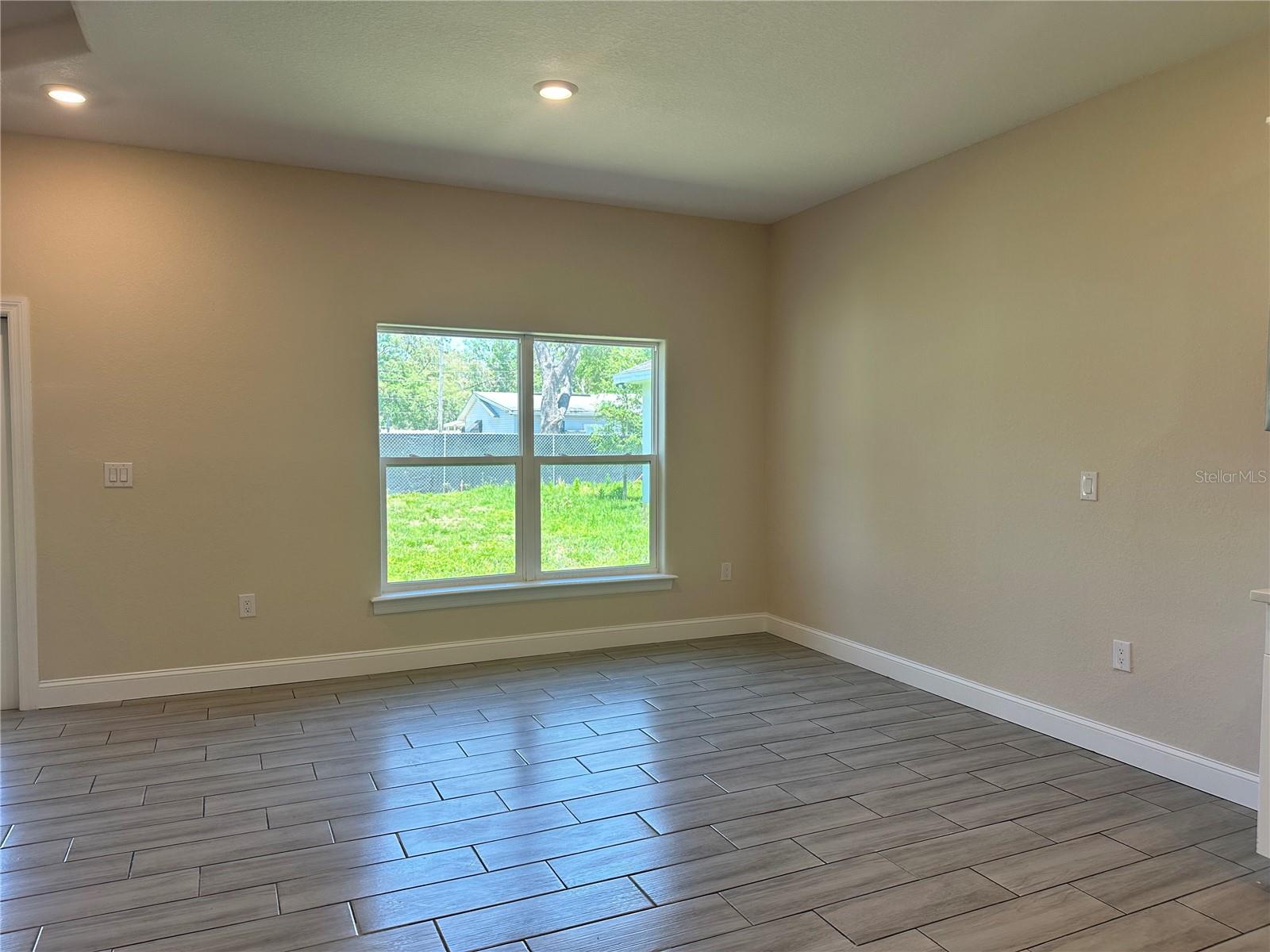 Image 28 of 32 For 1404 Lowry Avenue E