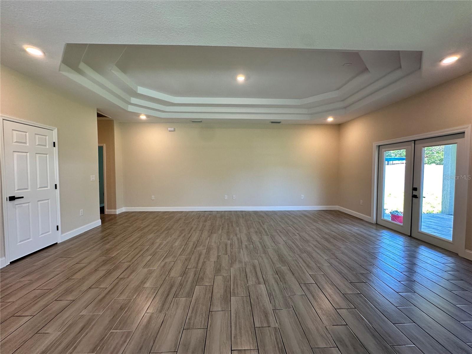 Image 4 of 32 For 1404 Lowry Avenue E