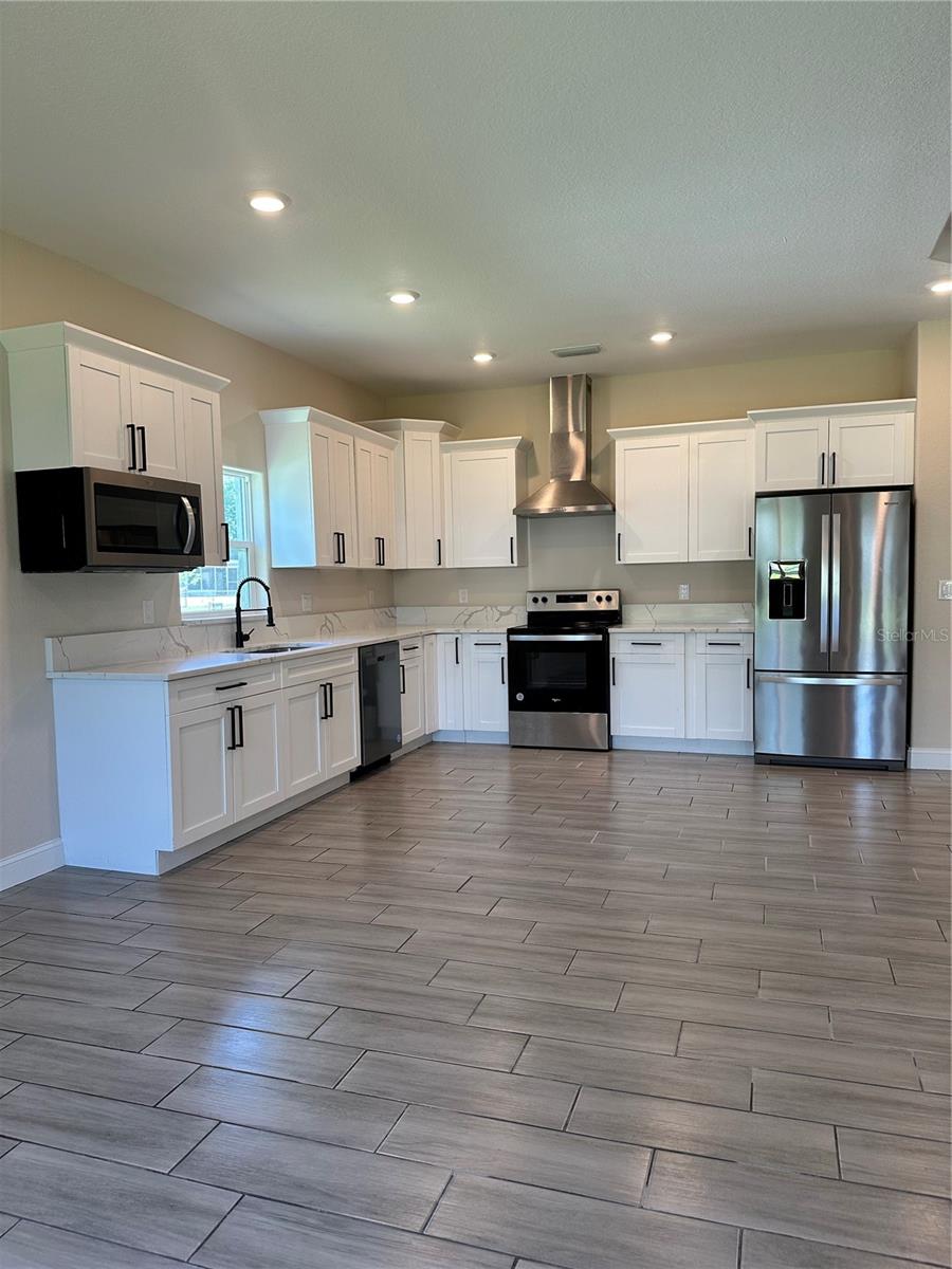 Image 6 of 32 For 1404 Lowry Avenue E