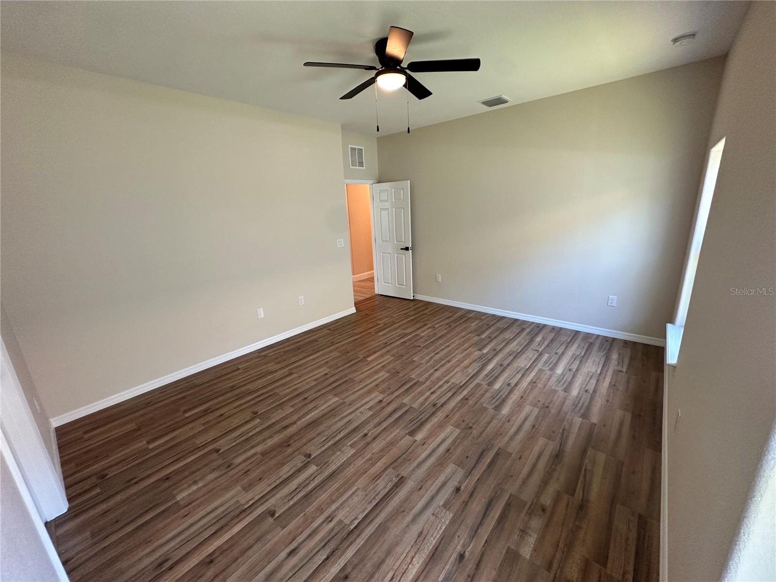 Image 8 of 32 For 1404 Lowry Avenue E