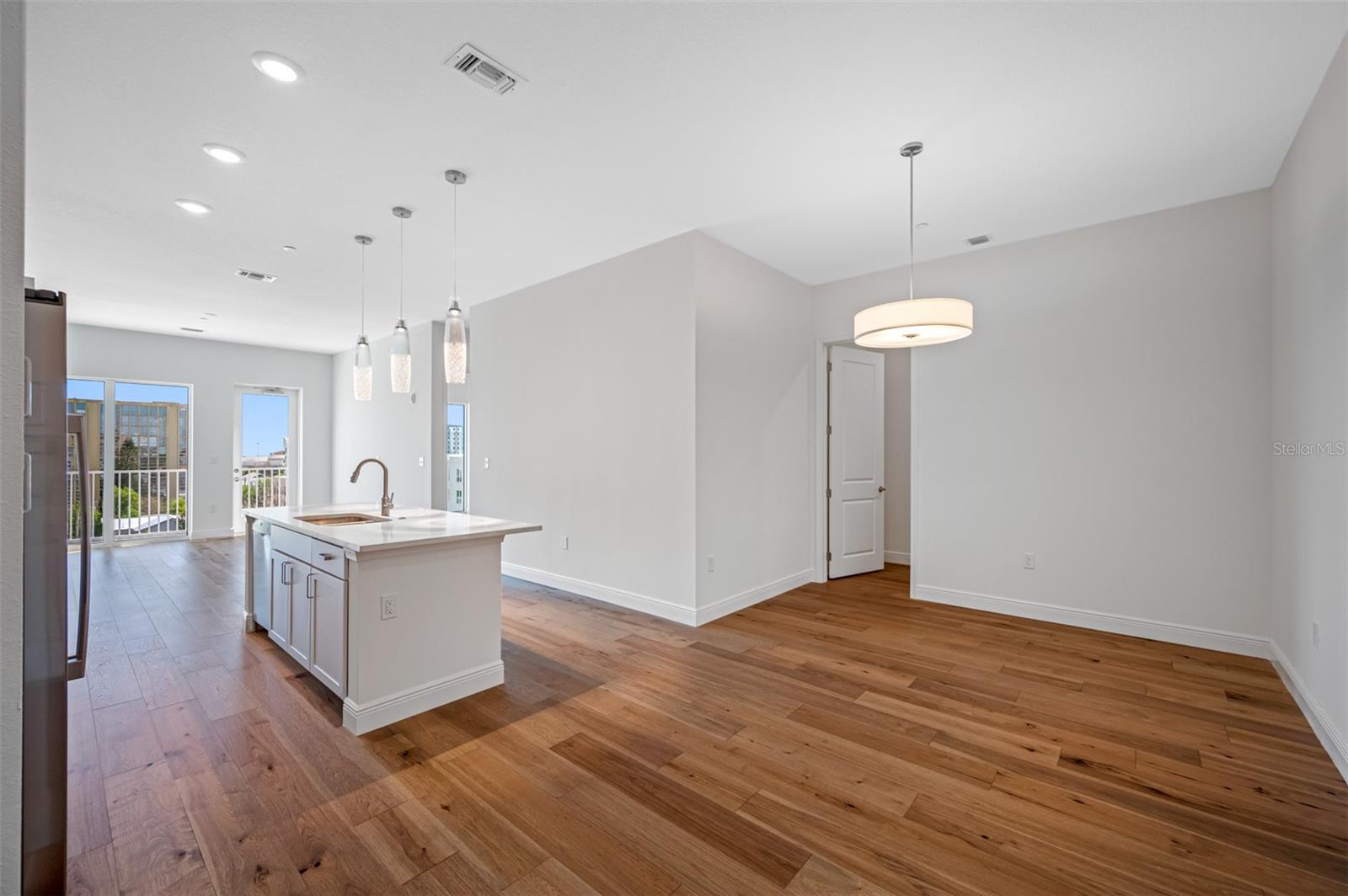 Image 18 of 43 For 644 3rd Avenue S 508