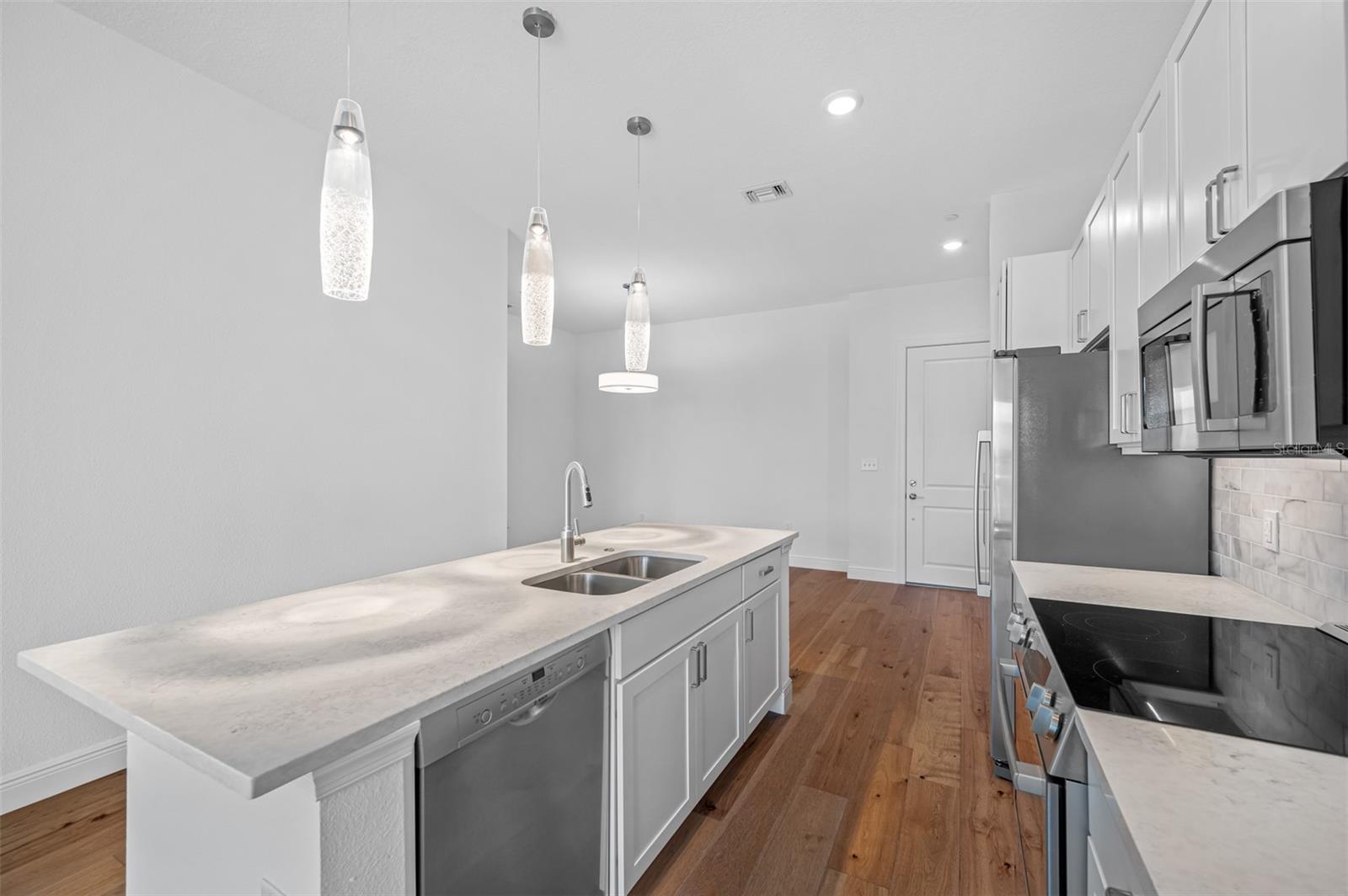 Image 20 of 43 For 644 3rd Avenue S 508