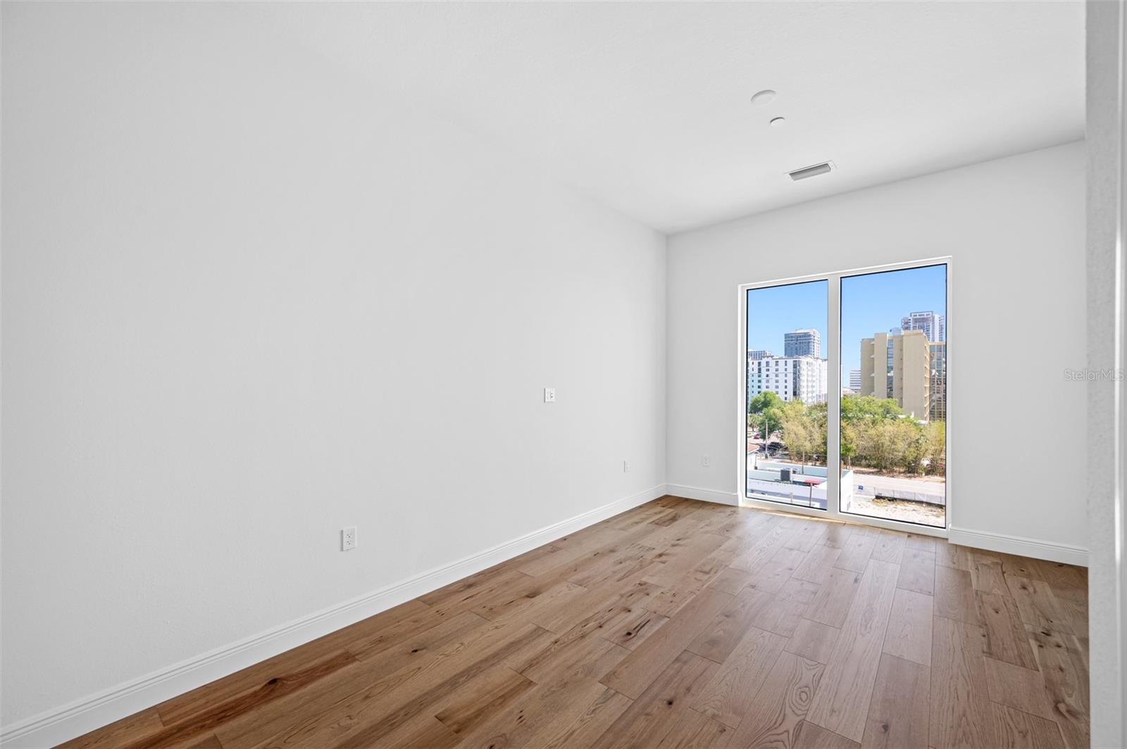 Image 29 of 43 For 644 3rd Avenue S 508