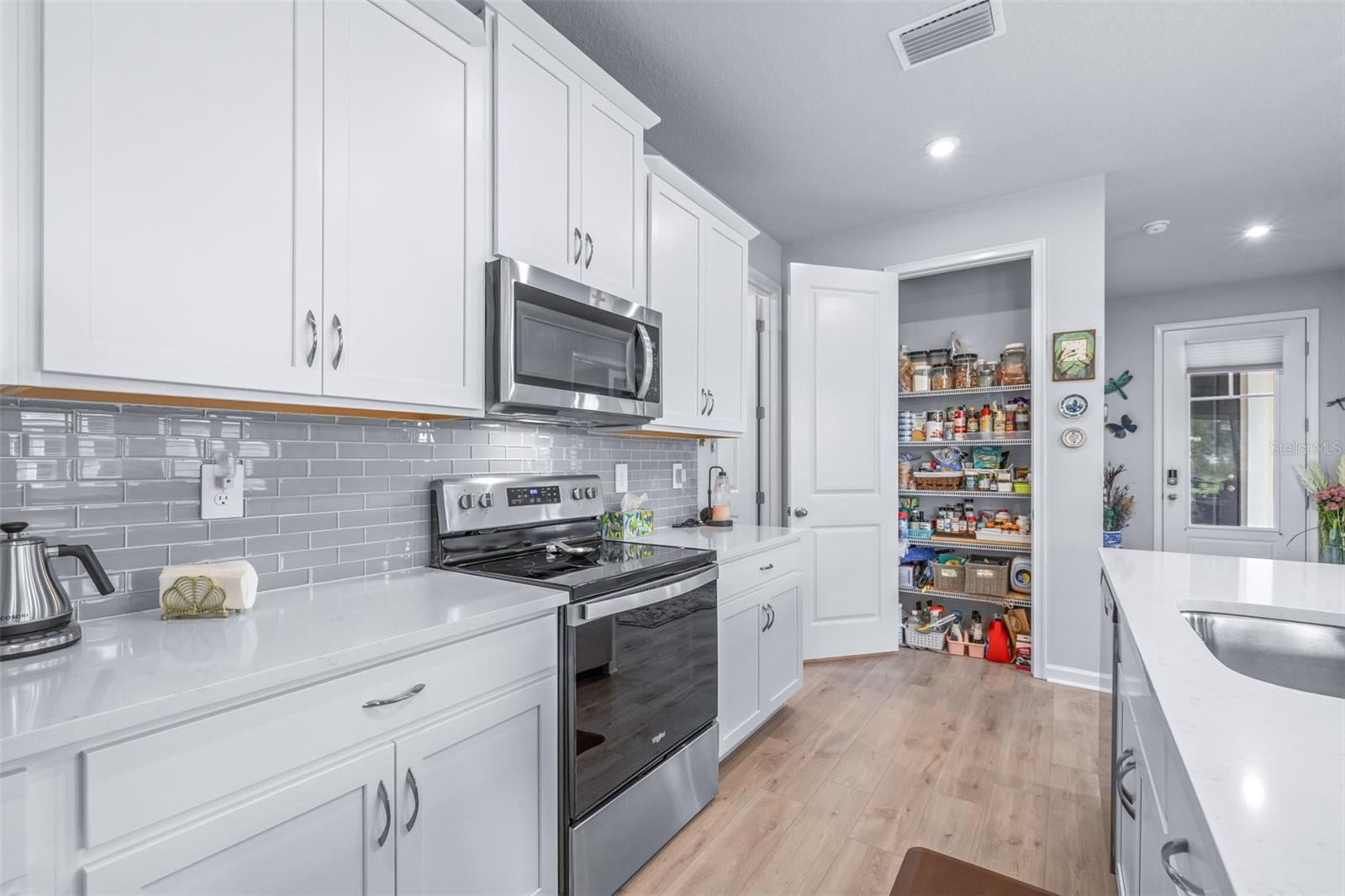 Image 14 of 52 For 6131 Timberdale Avenue