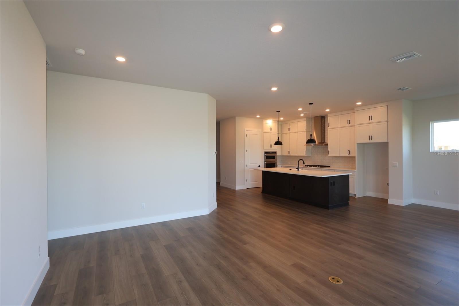 Image 6 of 12 For 17526 Foxtail Loop