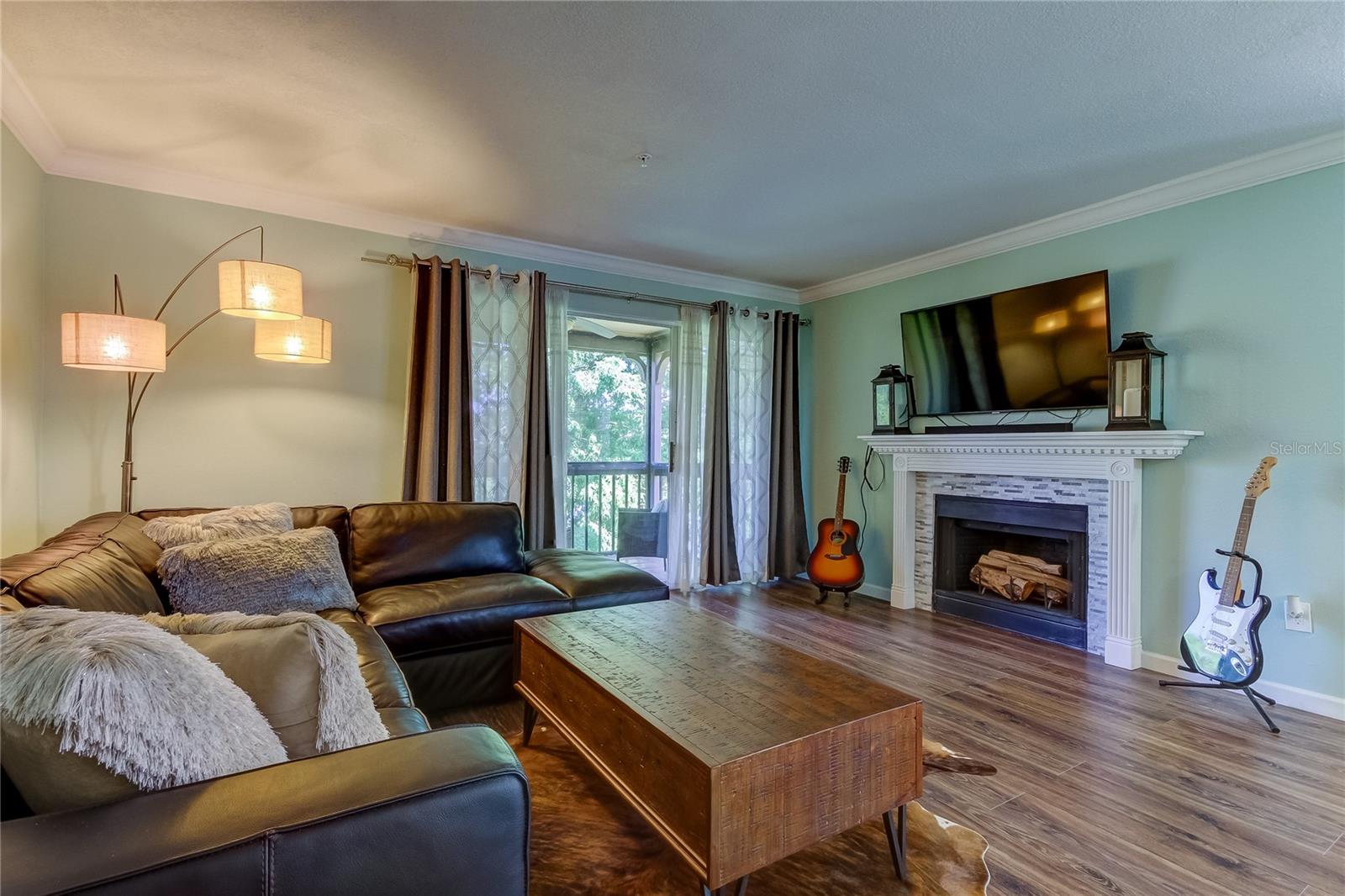 Image 14 of 45 For 2400 Feather Sound Drive 1228