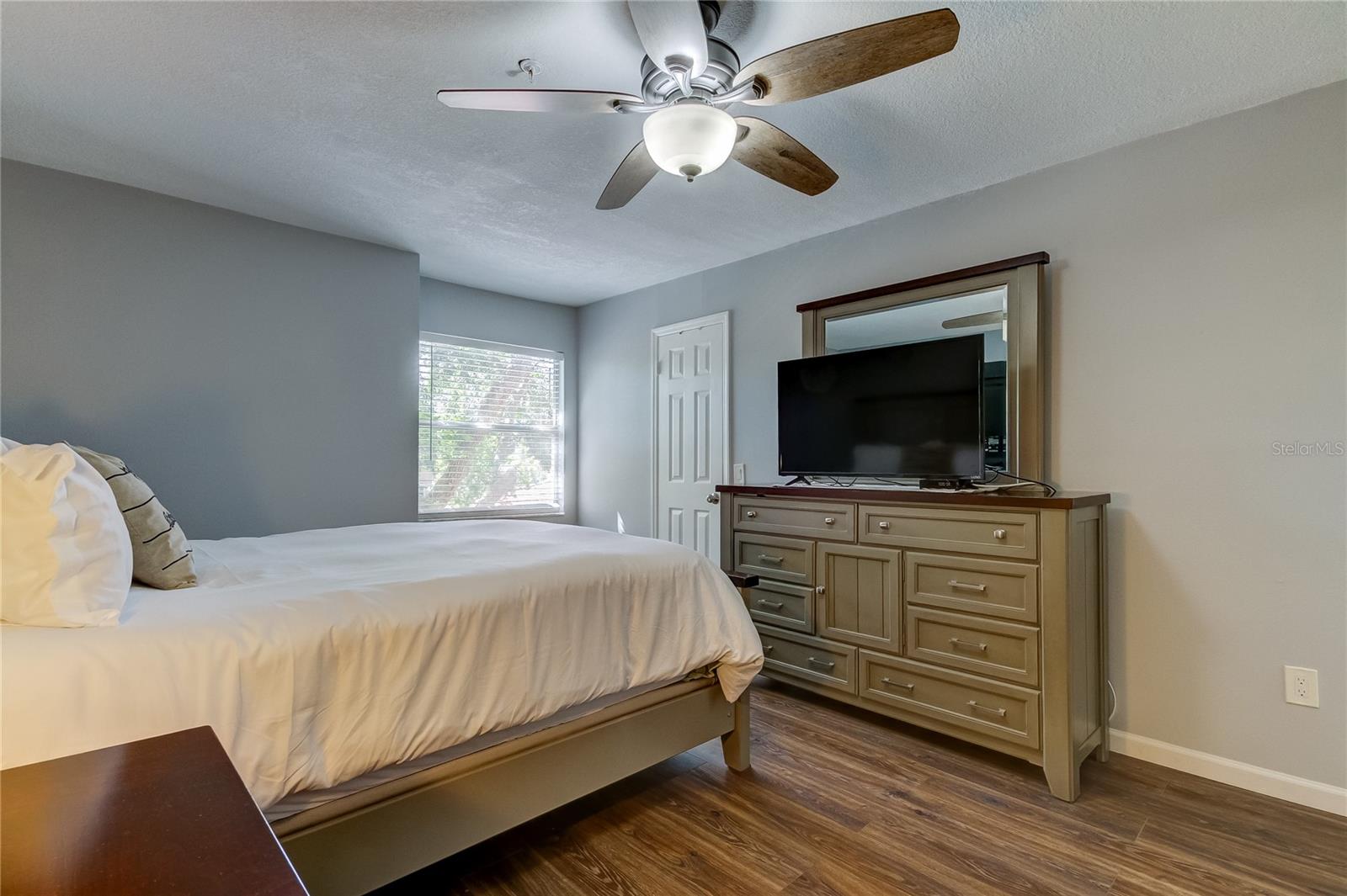 Image 18 of 45 For 2400 Feather Sound Drive 1228