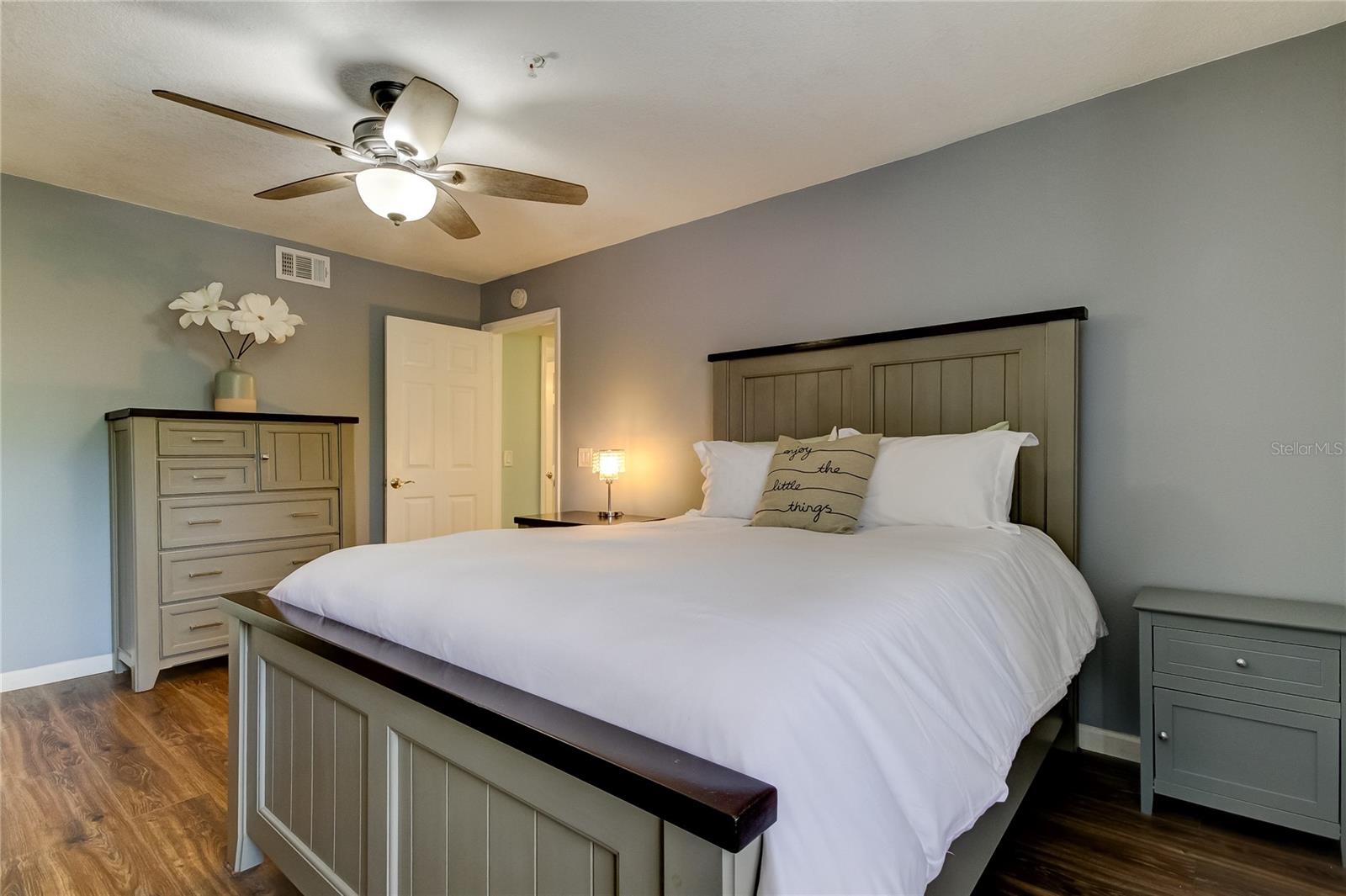 Image 20 of 45 For 2400 Feather Sound Drive 1228