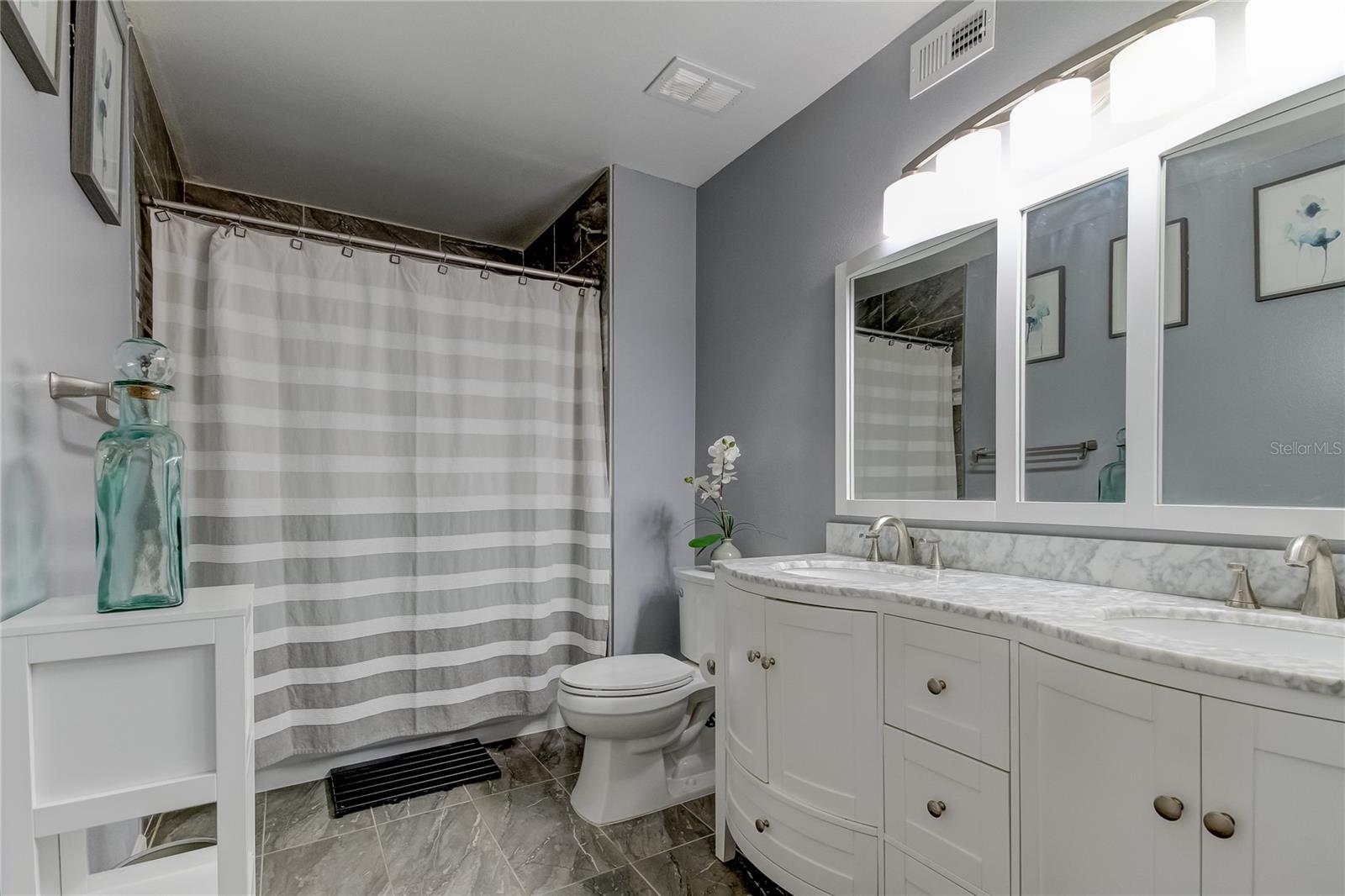 Image 22 of 45 For 2400 Feather Sound Drive 1228