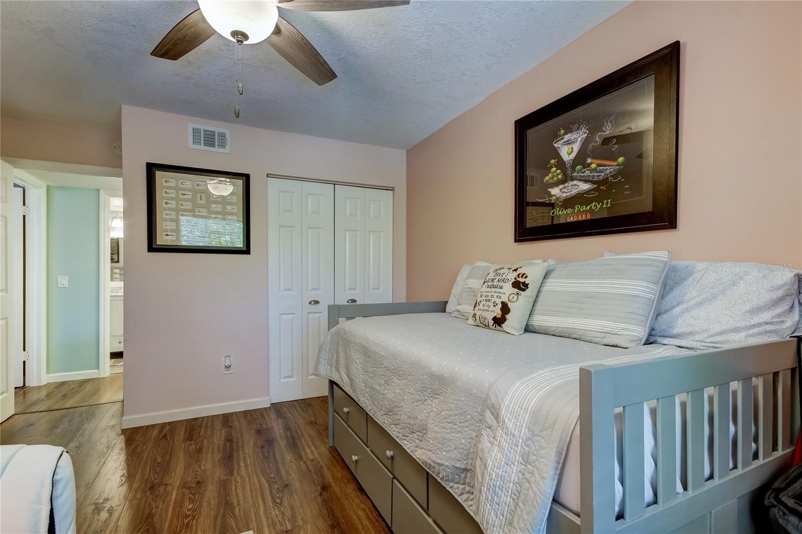 Image 25 of 45 For 2400 Feather Sound Drive 1228