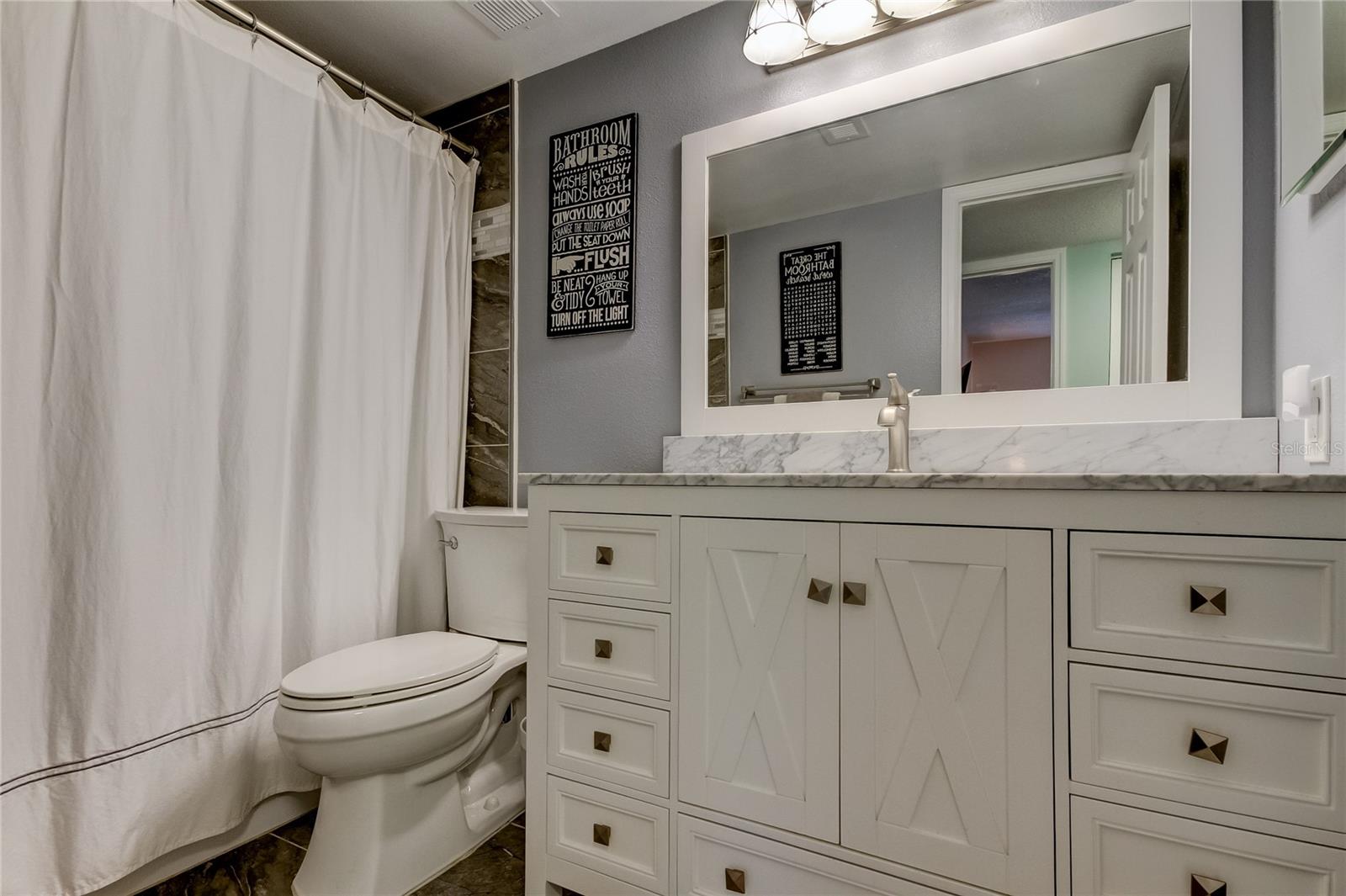 Image 26 of 45 For 2400 Feather Sound Drive 1228