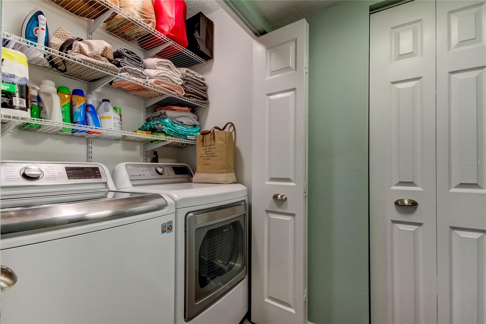 Image 27 of 45 For 2400 Feather Sound Drive 1228