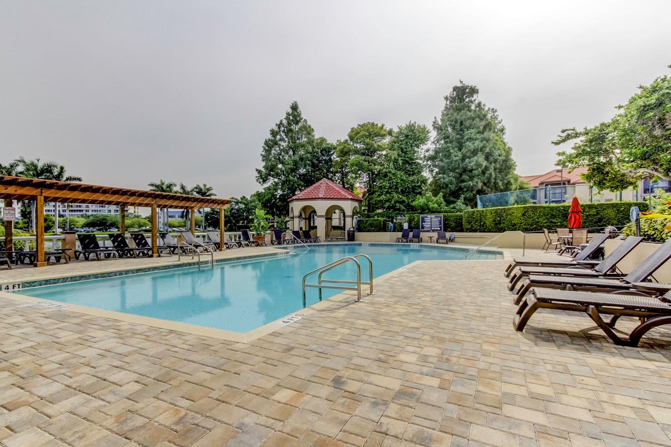 Image 31 of 45 For 2400 Feather Sound Drive 1228