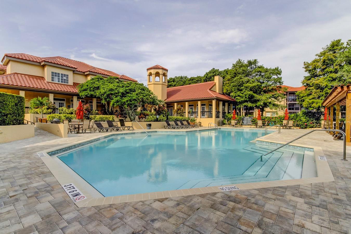 Image 32 of 45 For 2400 Feather Sound Drive 1228