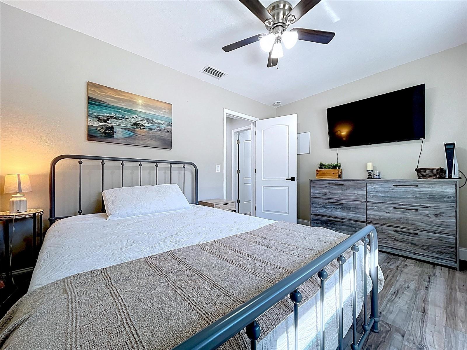 Image 17 of 33 For 1468 Prescott Avenue