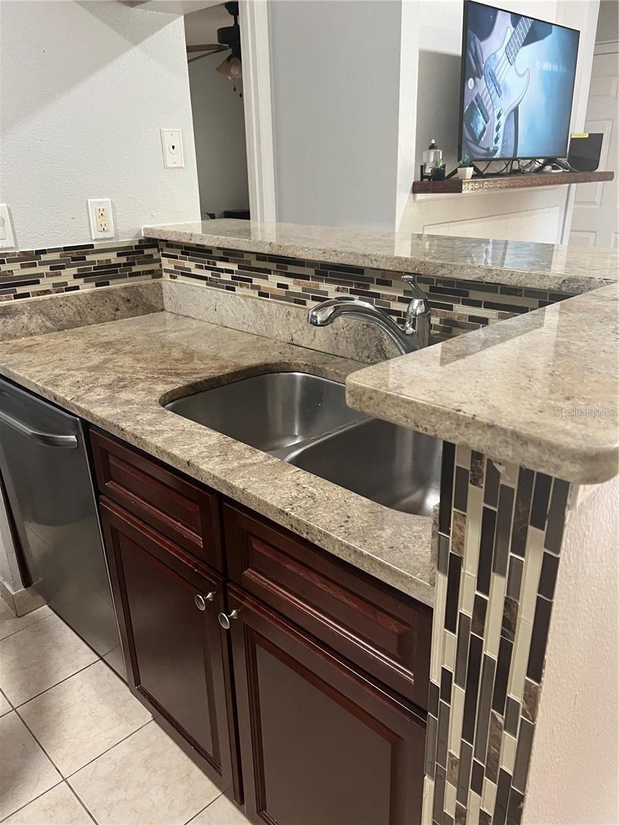 Image 4 of 18 For 8643 Mallard Reserve Drive 202