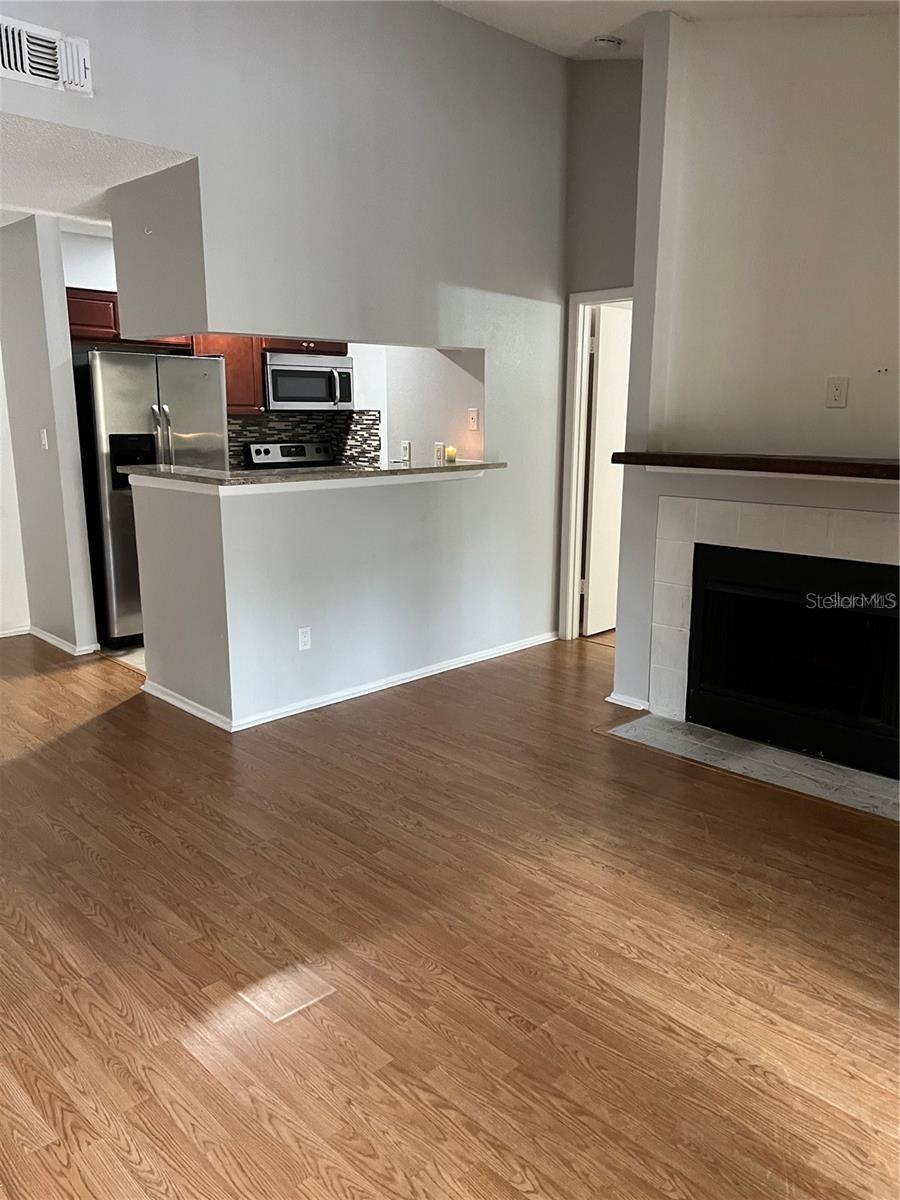 Image 5 of 18 For 8643 Mallard Reserve Drive 202