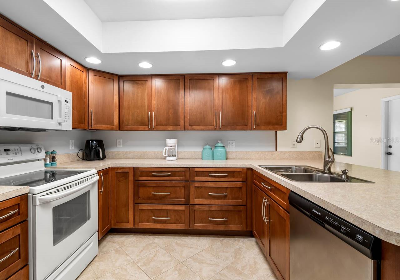 Image 19 of 46 For 2034 Hawkhurst Circle 178