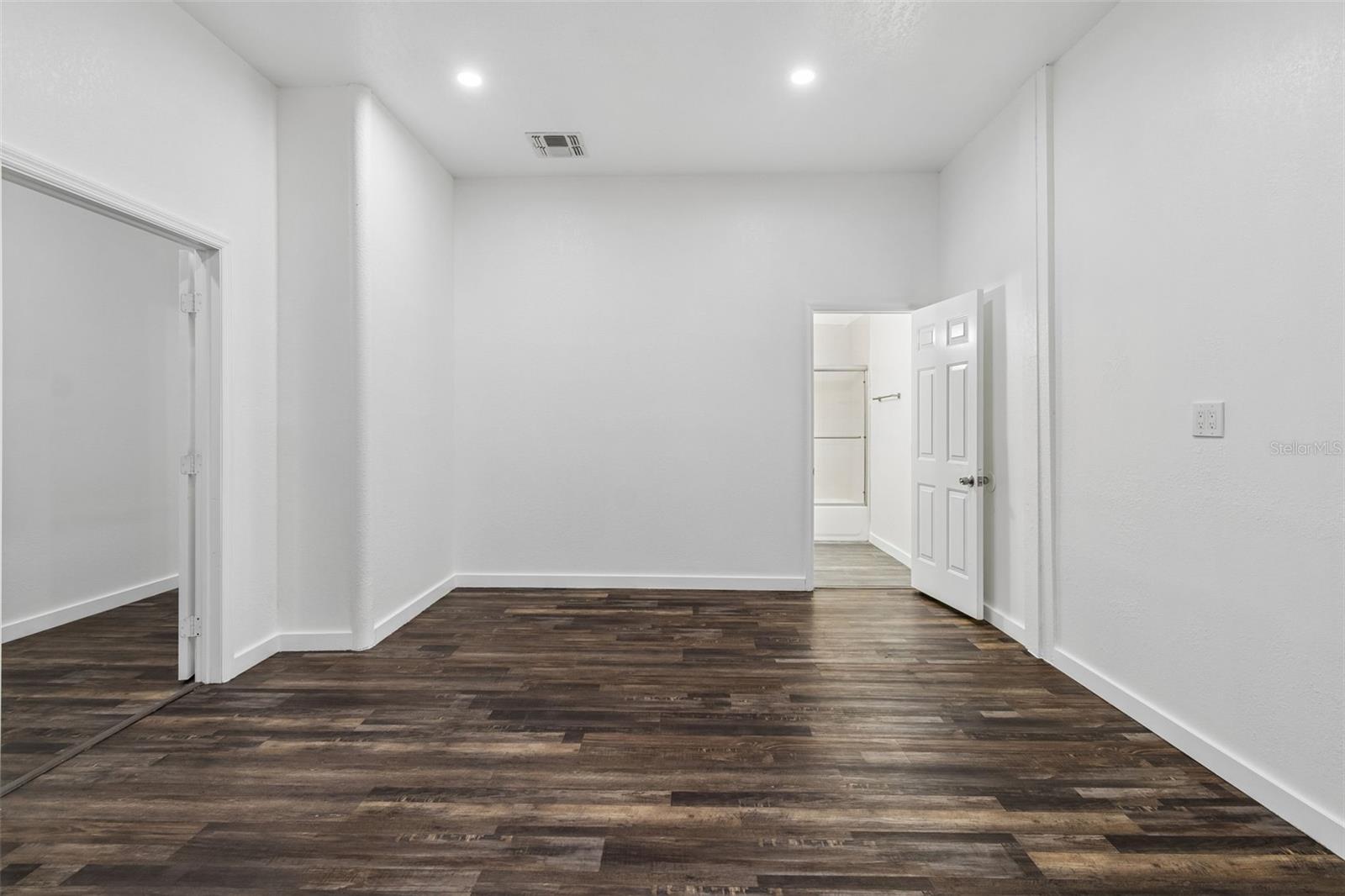 Image 12 of 44 For 6536 Lincoln Way N