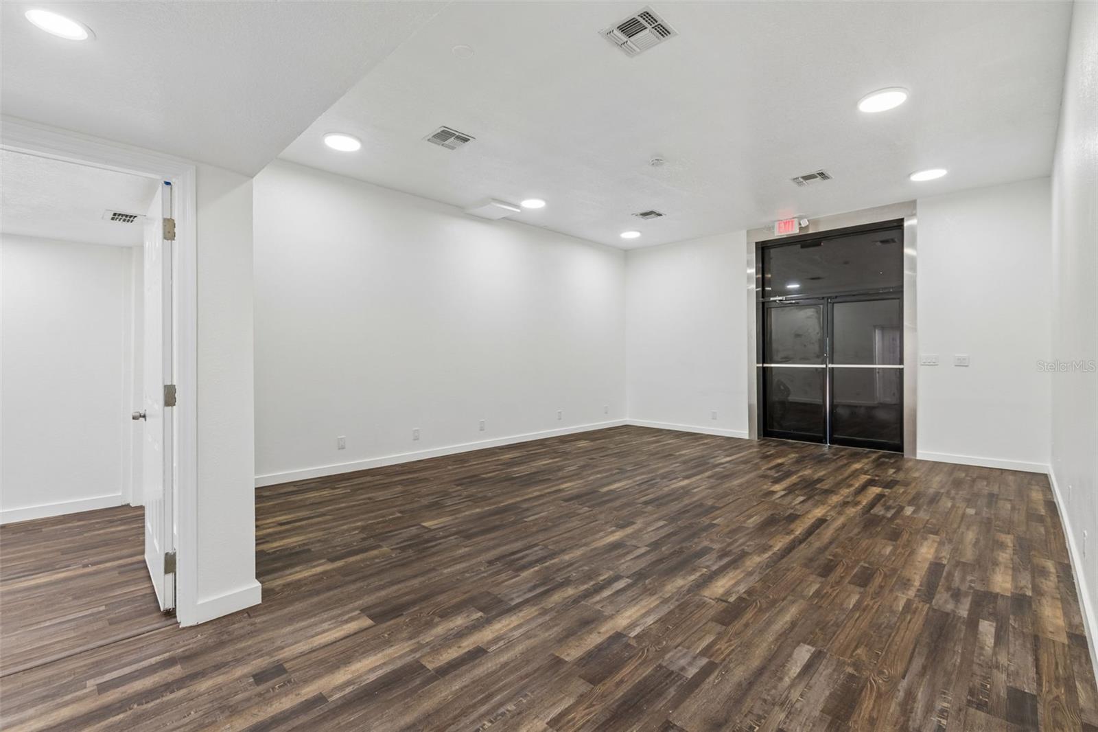 Image 15 of 44 For 6536 Lincoln Way N