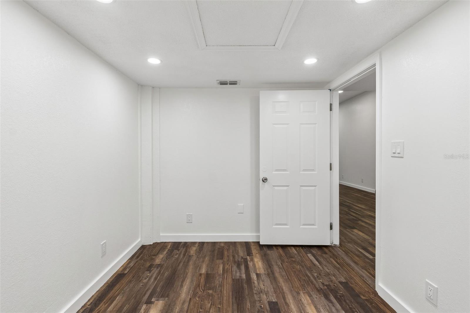 Image 17 of 44 For 6536 Lincoln Way N