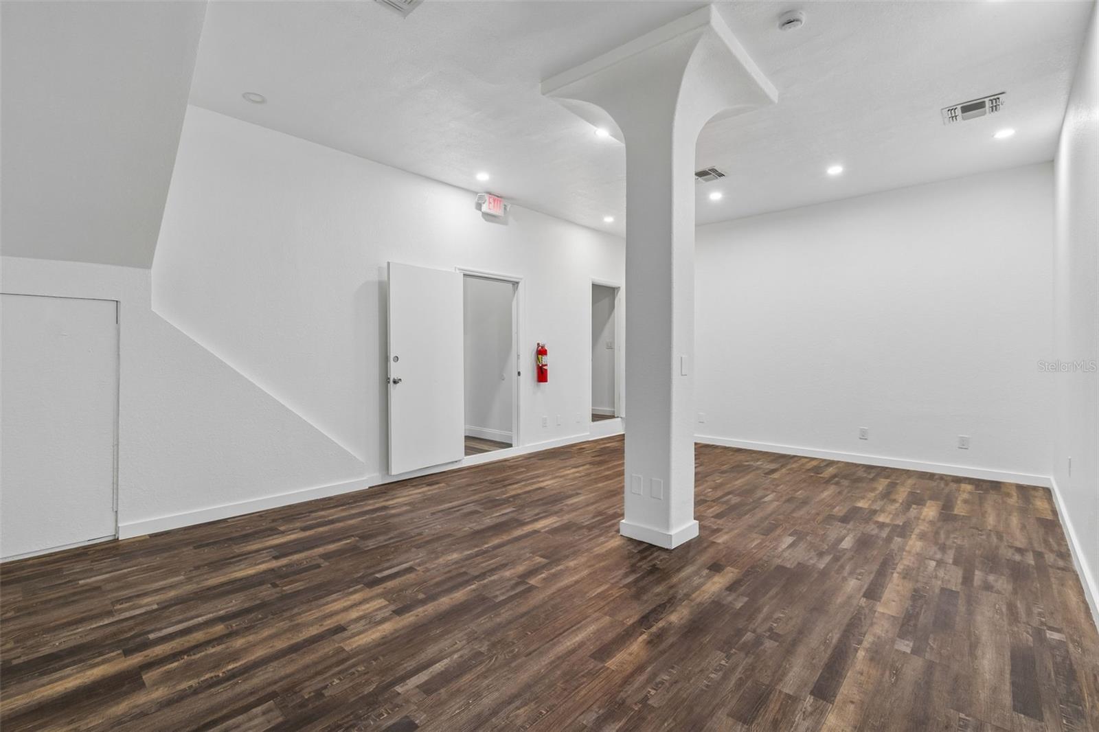 Image 8 of 44 For 6536 Lincoln Way N