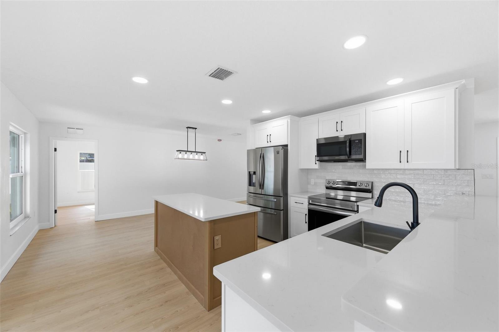 Image 15 of 74 For 11180 113th Avenue