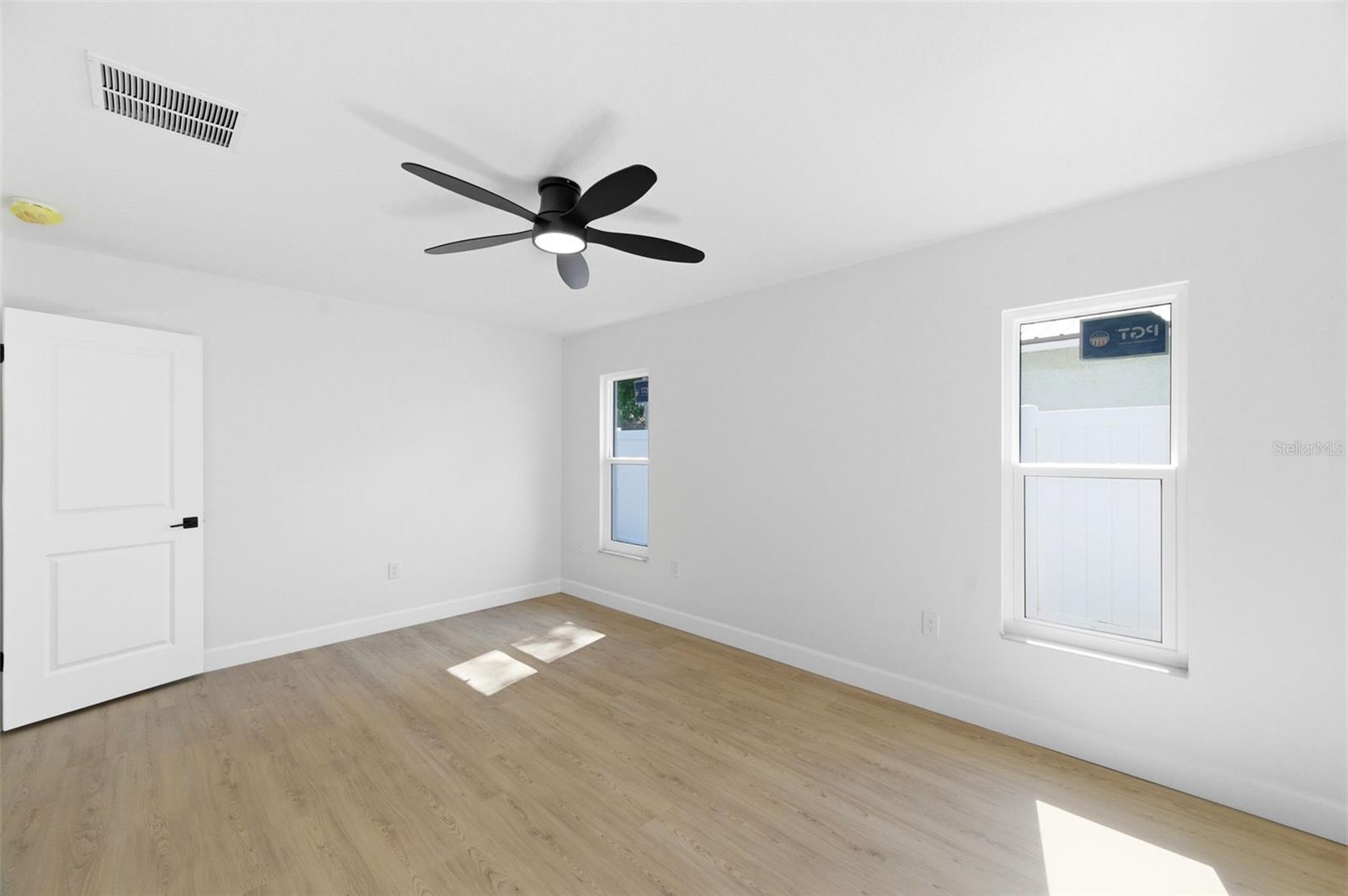 Image 19 of 74 For 11180 113th Avenue