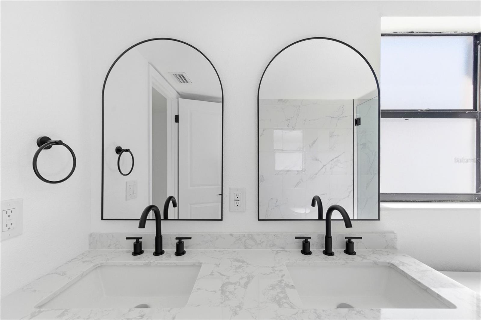 Image 21 of 74 For 11180 113th Avenue