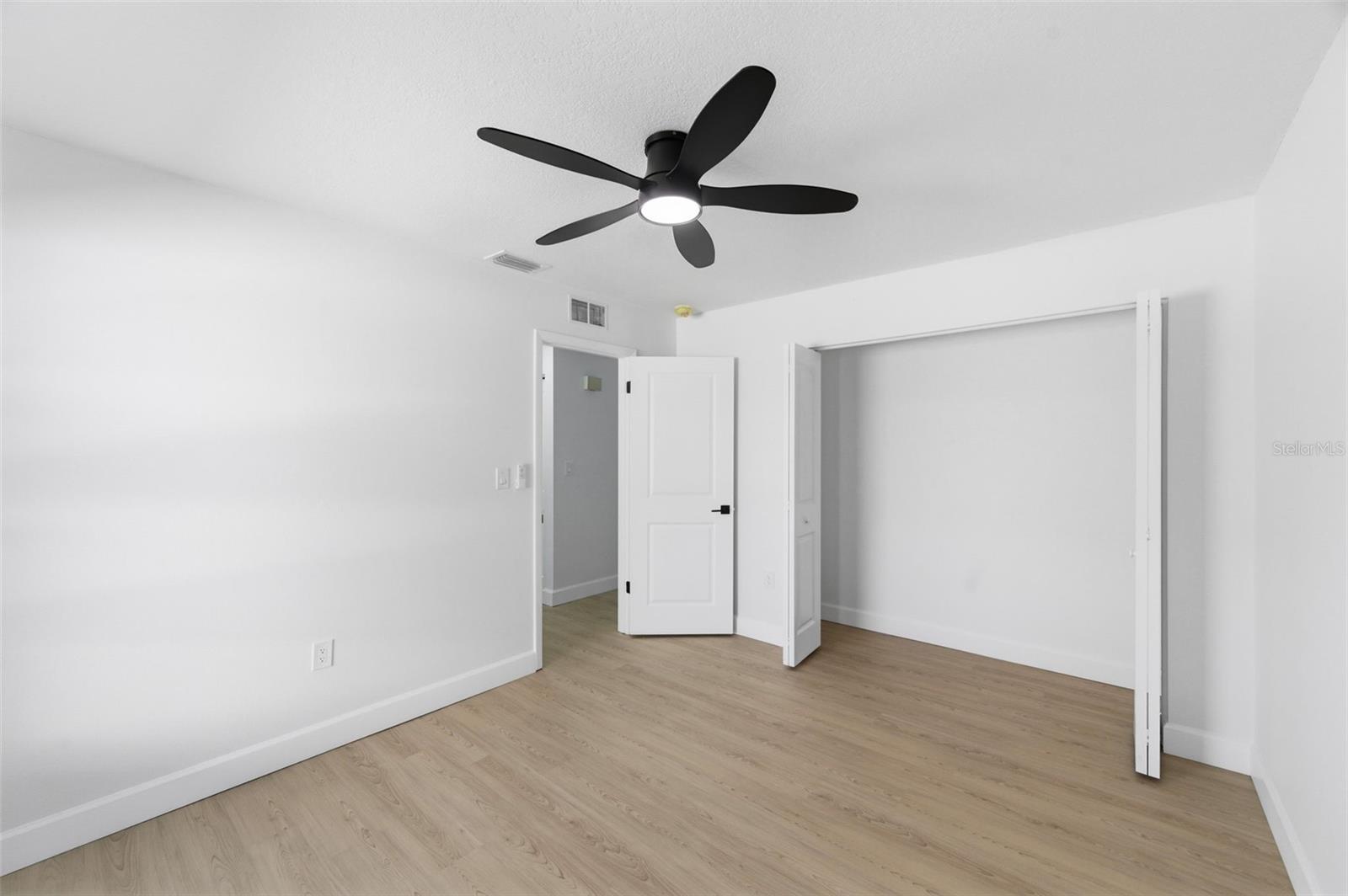 Image 27 of 74 For 11180 113th Avenue