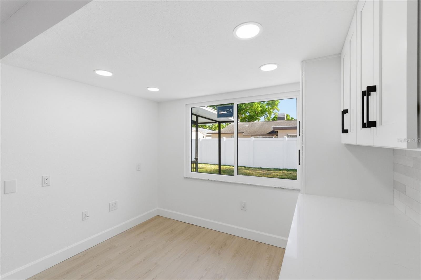 Image 43 of 74 For 11180 113th Avenue