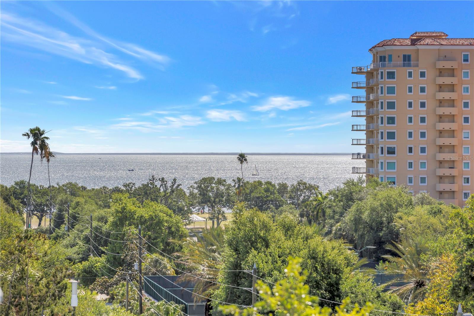 Image 10 of 52 For 700 Beach Drive Ne 708